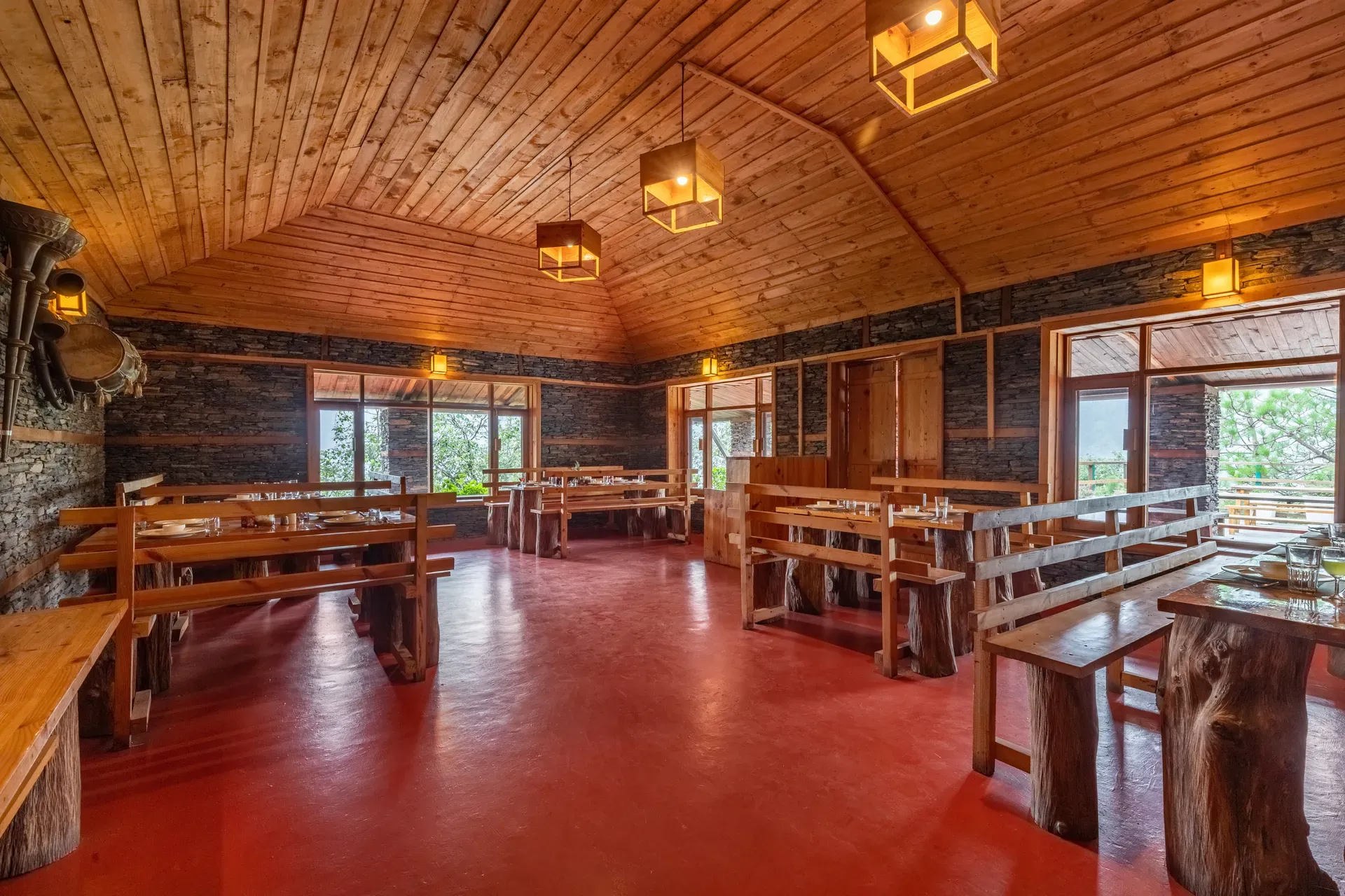Suro Woodcrest Chalet | Pet-friendly Stay With Loft, Restaurant & Outdoor Seating — photo 2