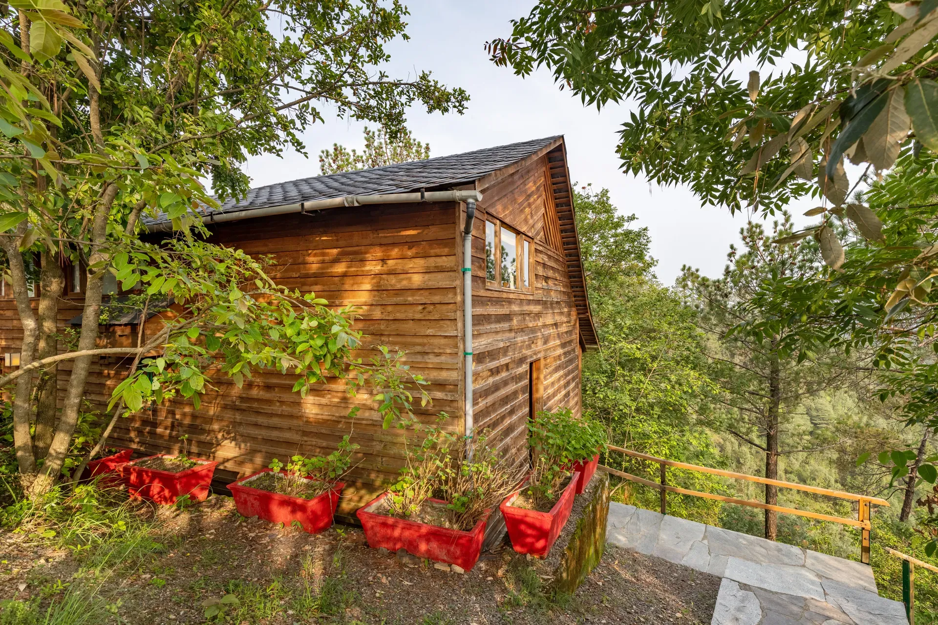 Suro Woodcrest Chalet | Pet-friendly Stay With Loft, Restaurant & Outdoor Seating — photo 4