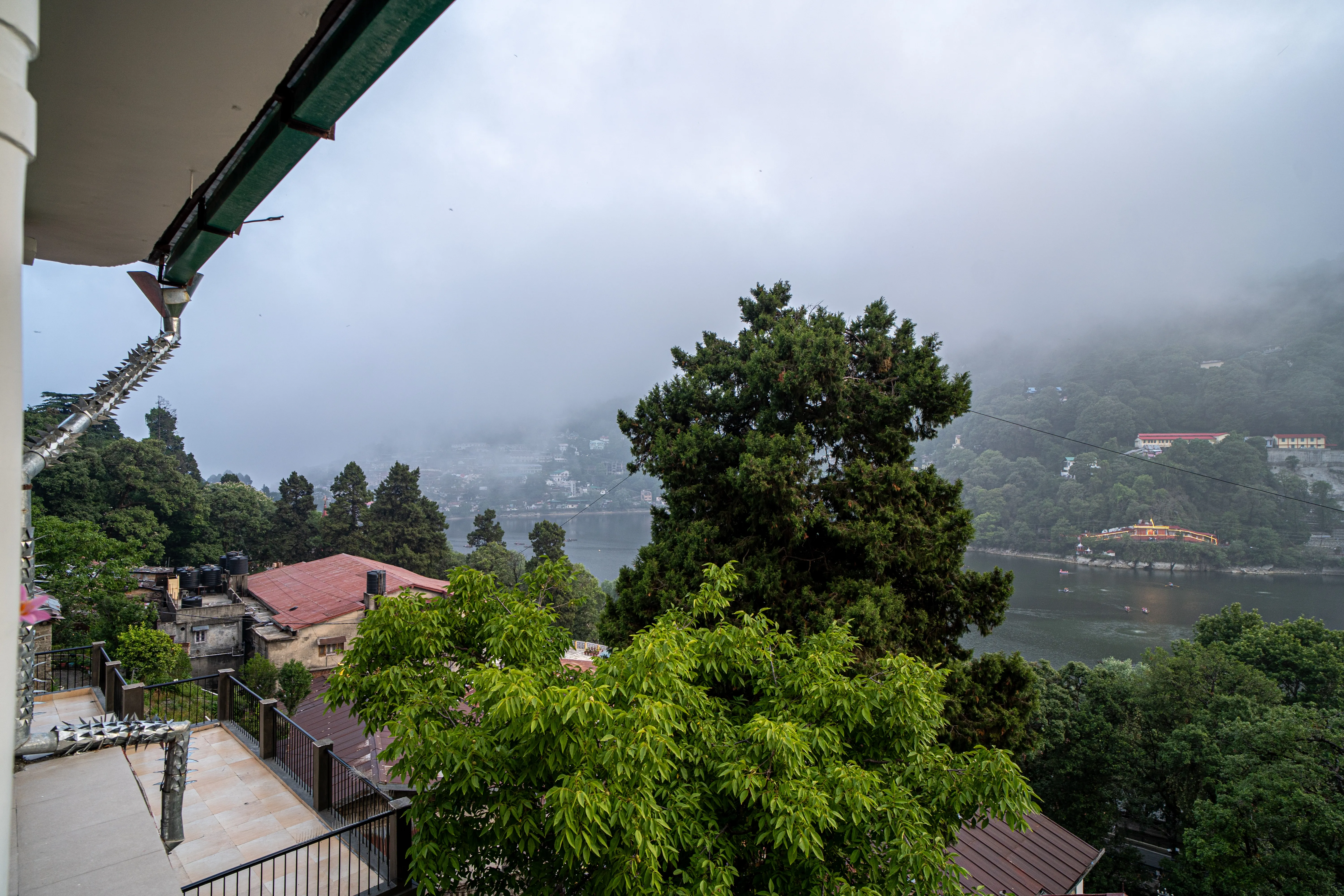 Headingly Suites | Lake-Facing 2-Room Retreat Just Above Mall Road — photo 14