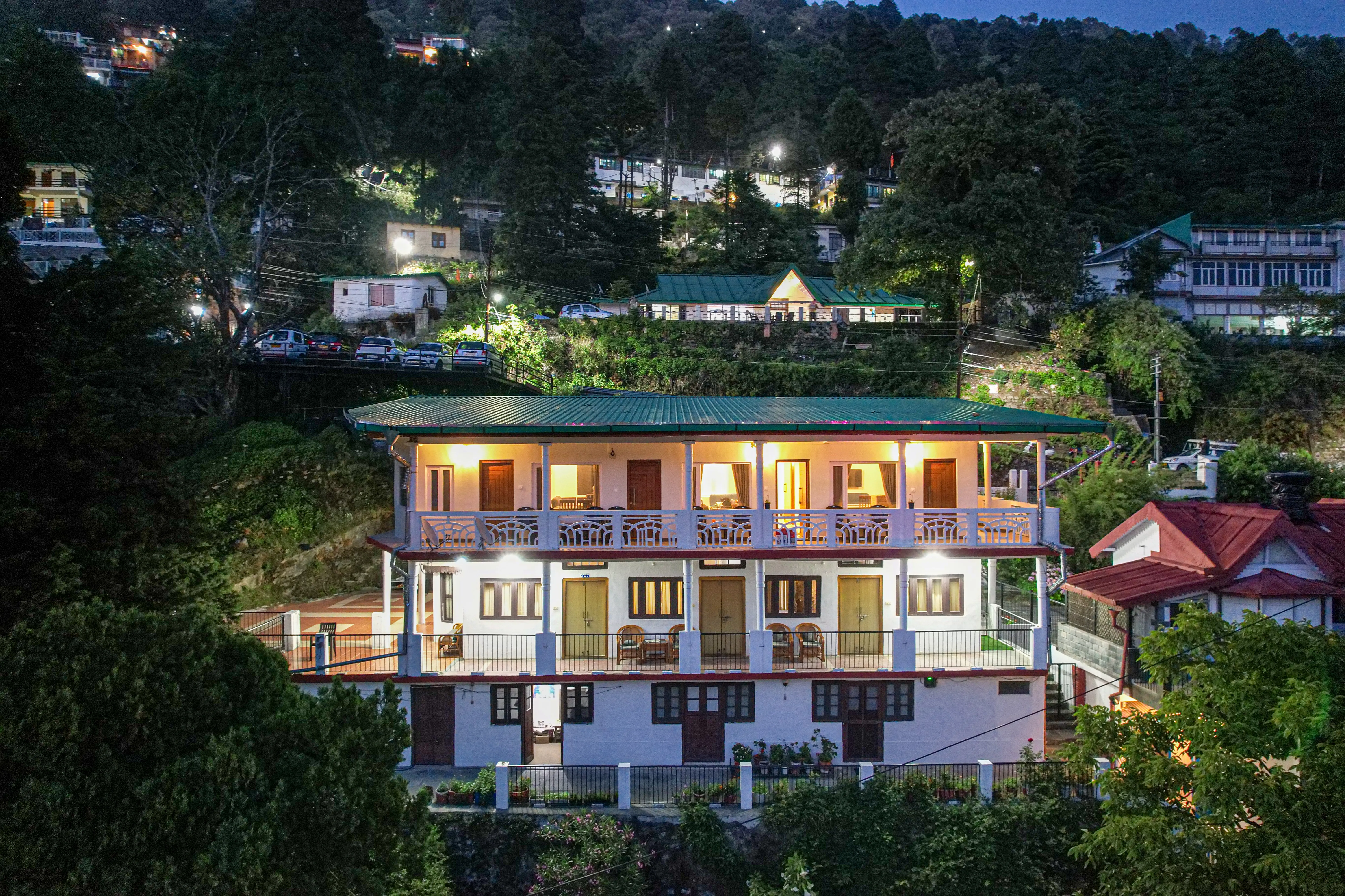 Headingly Suites | Lake-Facing 2-Room Retreat Just Above Mall Road — photo 23