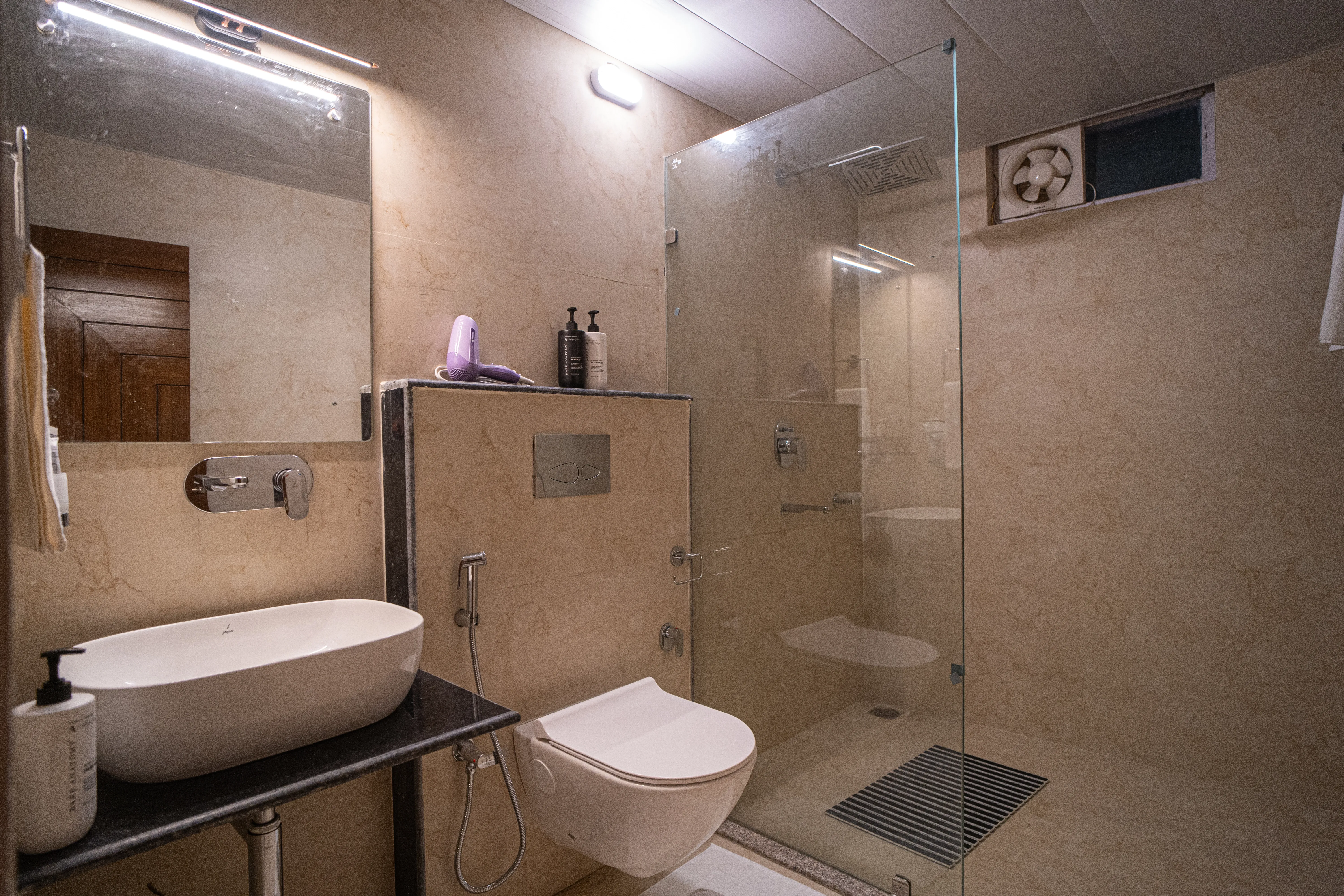 Headingly Suites | Lake-Facing 2-Room Retreat Just Above Mall Road — photo 9