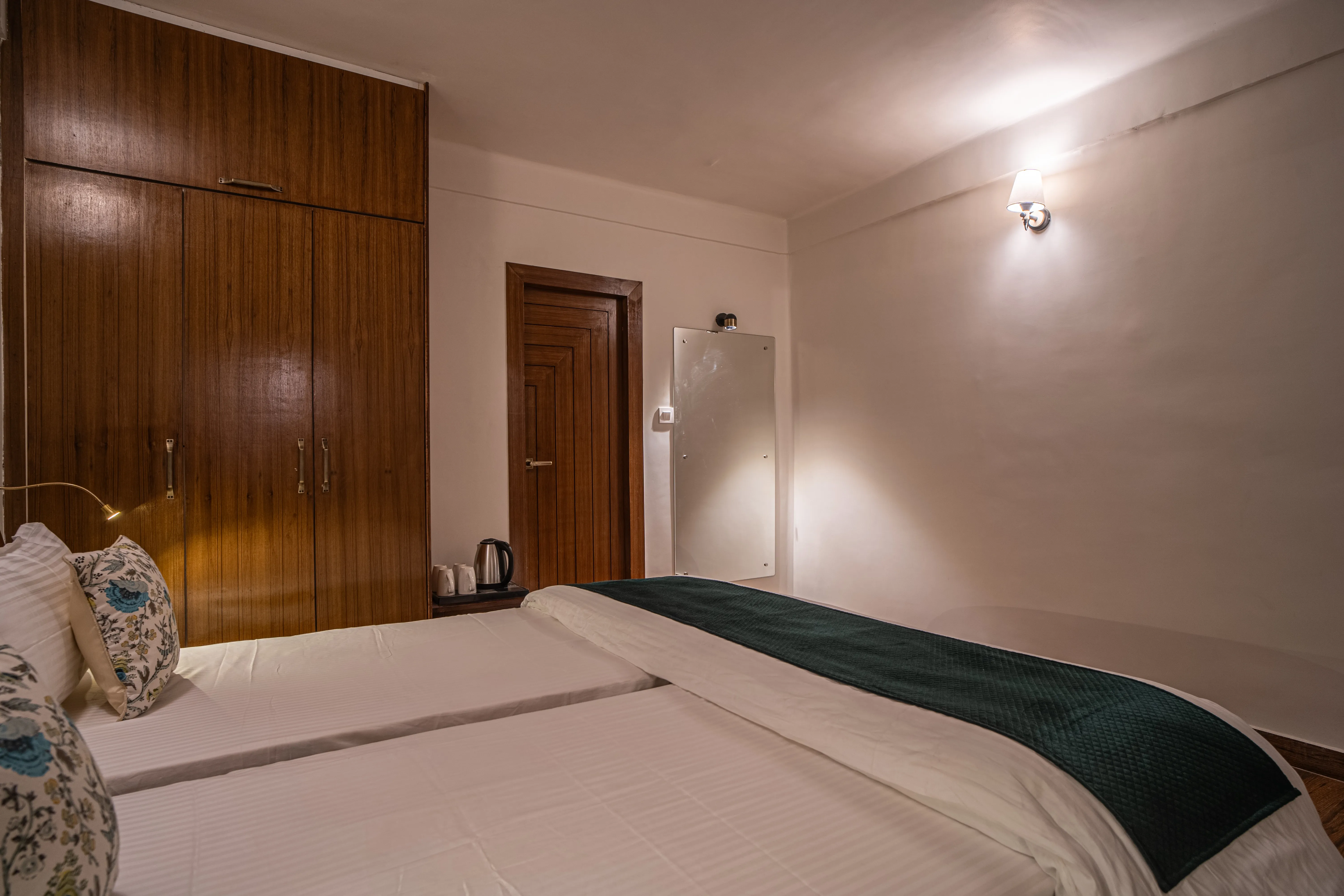 Headingly Suites | Lake-Facing 2-Room Retreat Just Above Mall Road — photo 19
