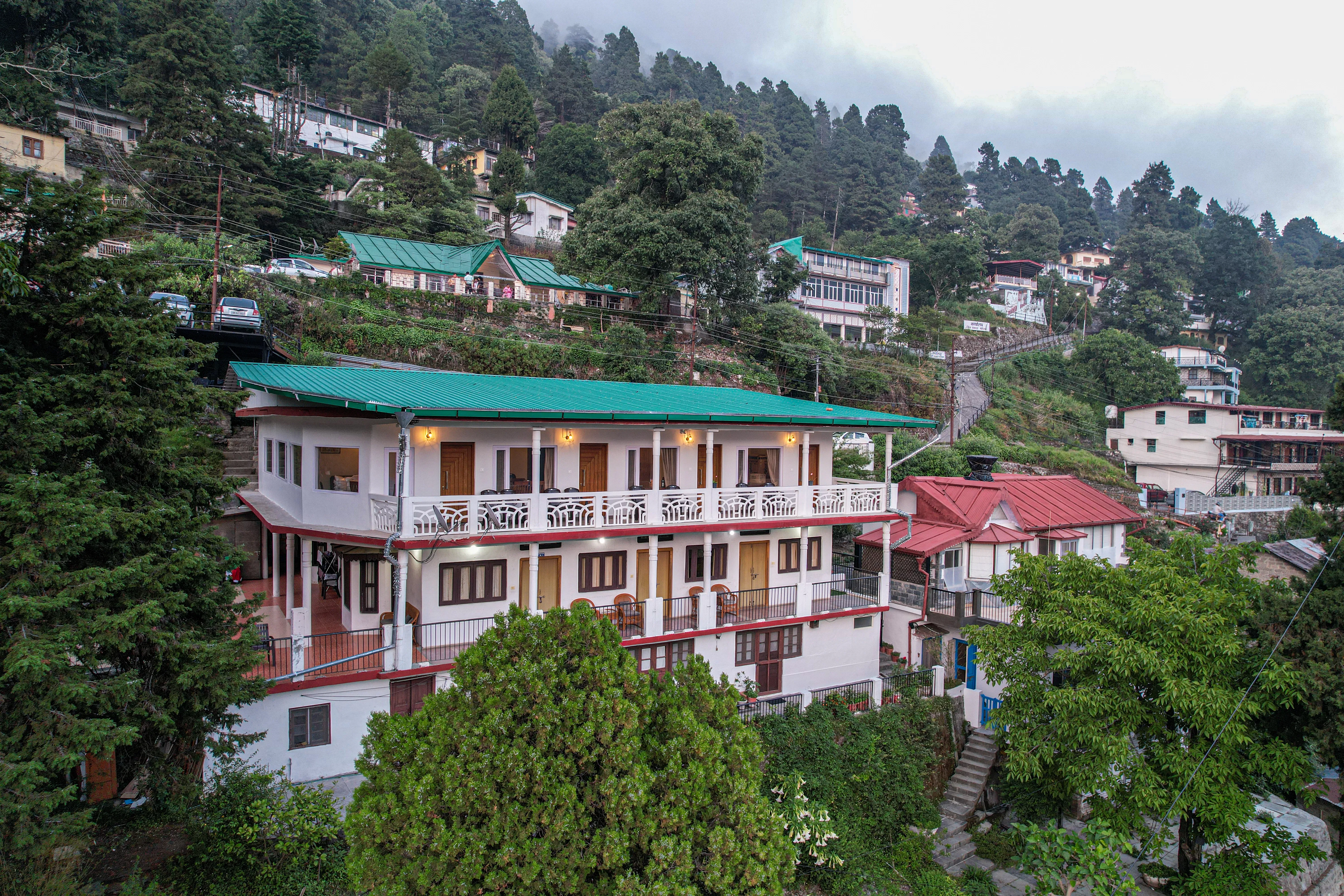 Headingly Suites | Lake-Facing 2-Room Retreat Just Above Mall Road
