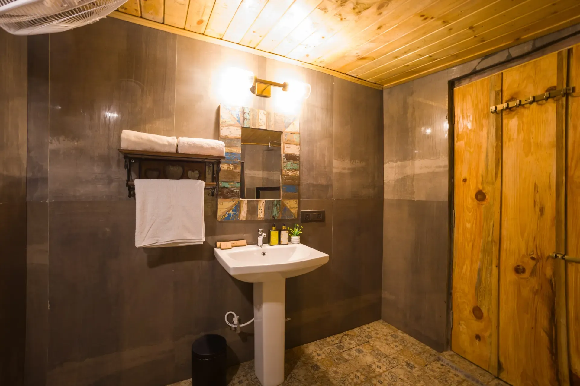 Zephyr Imperial | Luxury Tent on Hills With Pool, Gazebo, Tea House & Dining — photo 15