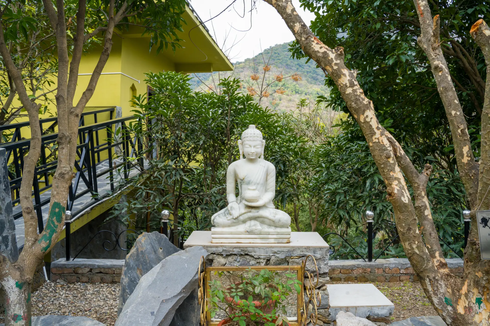 Zephyr Timberhill | Tranquil Hilltop Escape with Pool, Tea House & Dining — photo 27