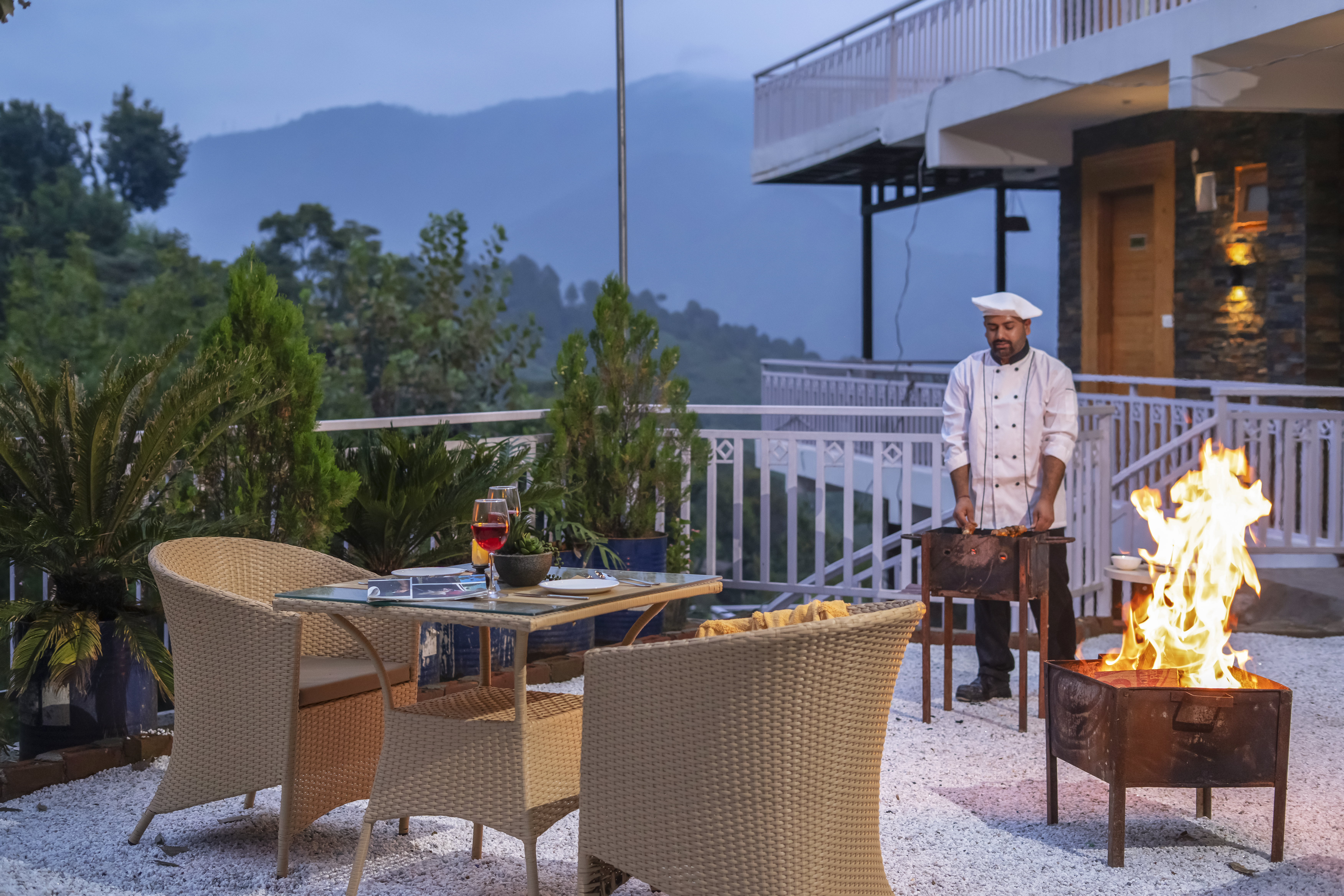 Maharaj Secret Escape | Luxury Pet-Friendly Room with Private Balcony, Hill Views, Shared Pool Table & Restaurant — photo 15