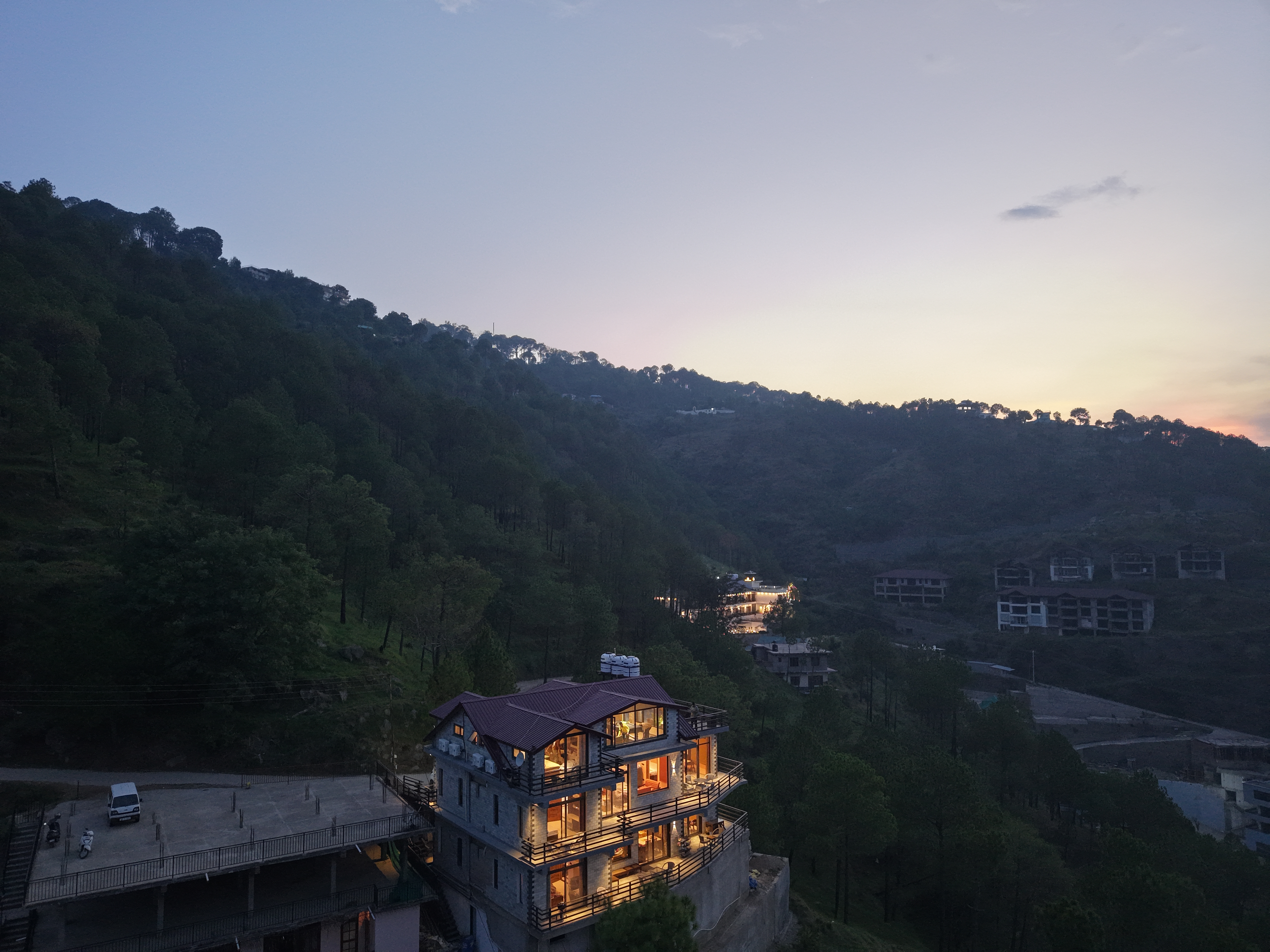 Kosh Villa Glenhaven | 3- BHK Villa with Private Balconies & Panoramic 360 Mountain Views — photo 6
