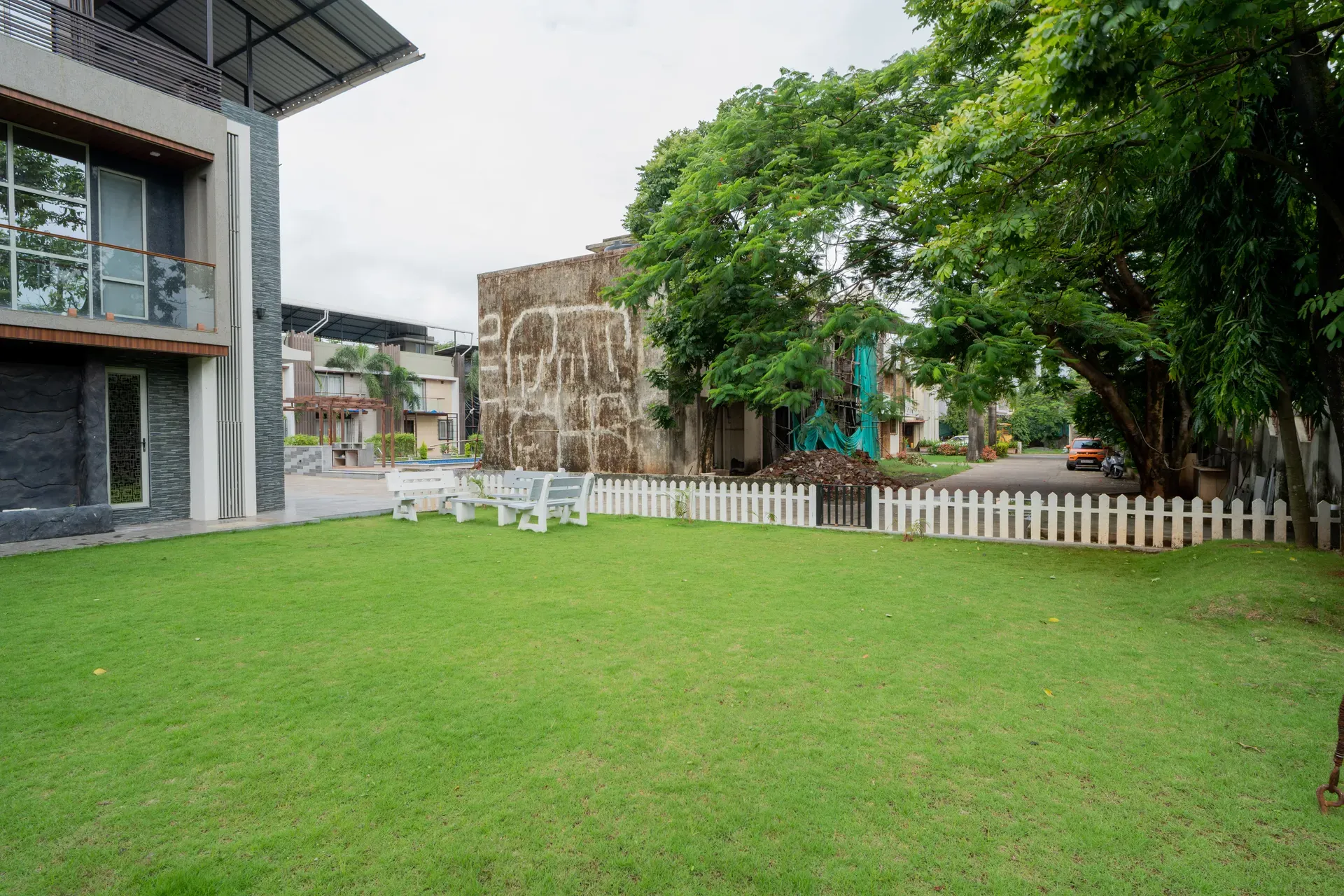 Imperial Serenia | 3-BHK with Common Pool & Garden — photo 2