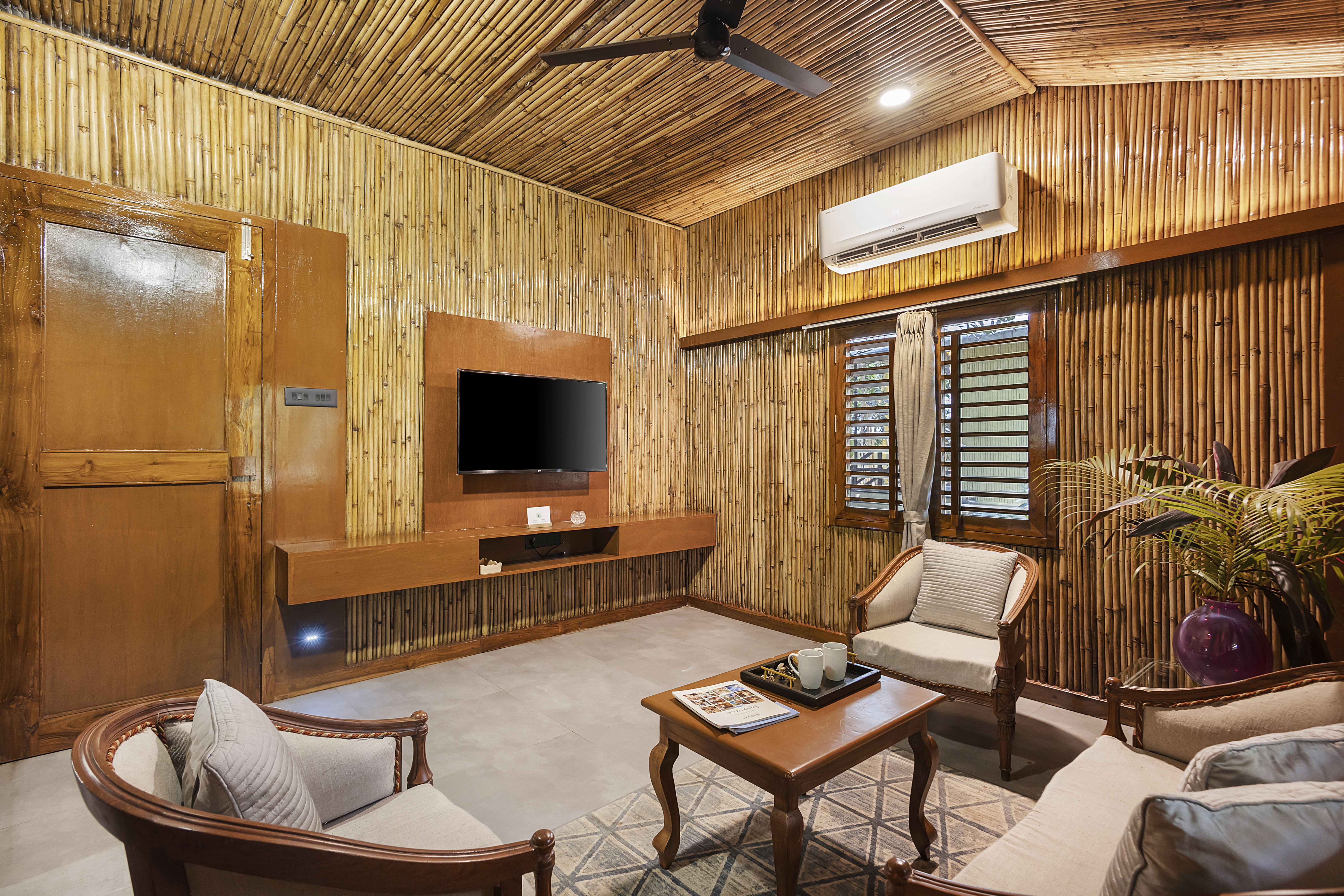 Timber Premium Suite | Pet-friendly Bamboo Cottage with Pvt Verandah, Lounge & Shared Outdoor seating & Restaurant — photo 18