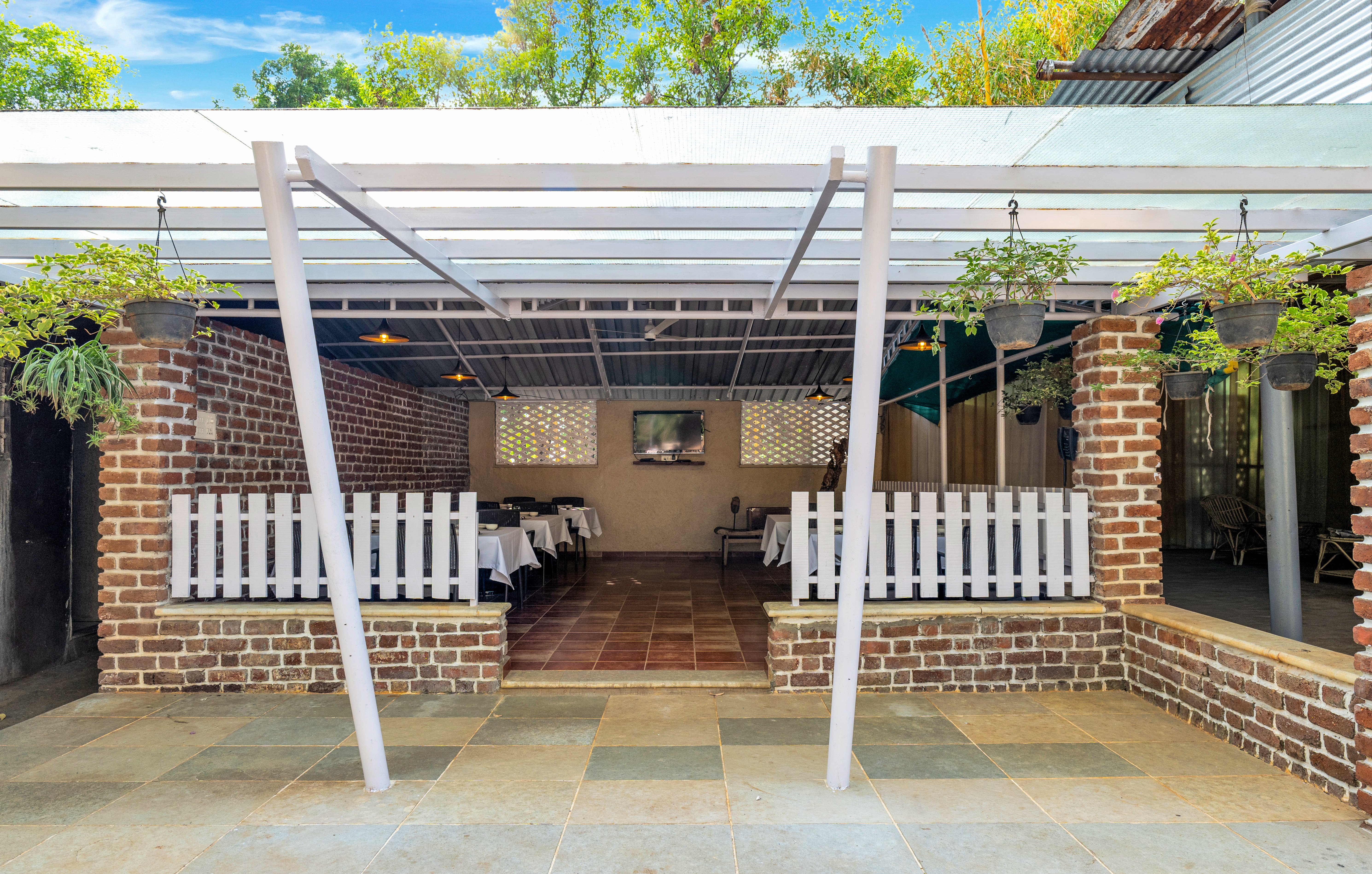 Timber Premium Suite | Pet-friendly Bamboo Cottage with Pvt Verandah, Lounge & Shared Outdoor seating & Restaurant — photo 2
