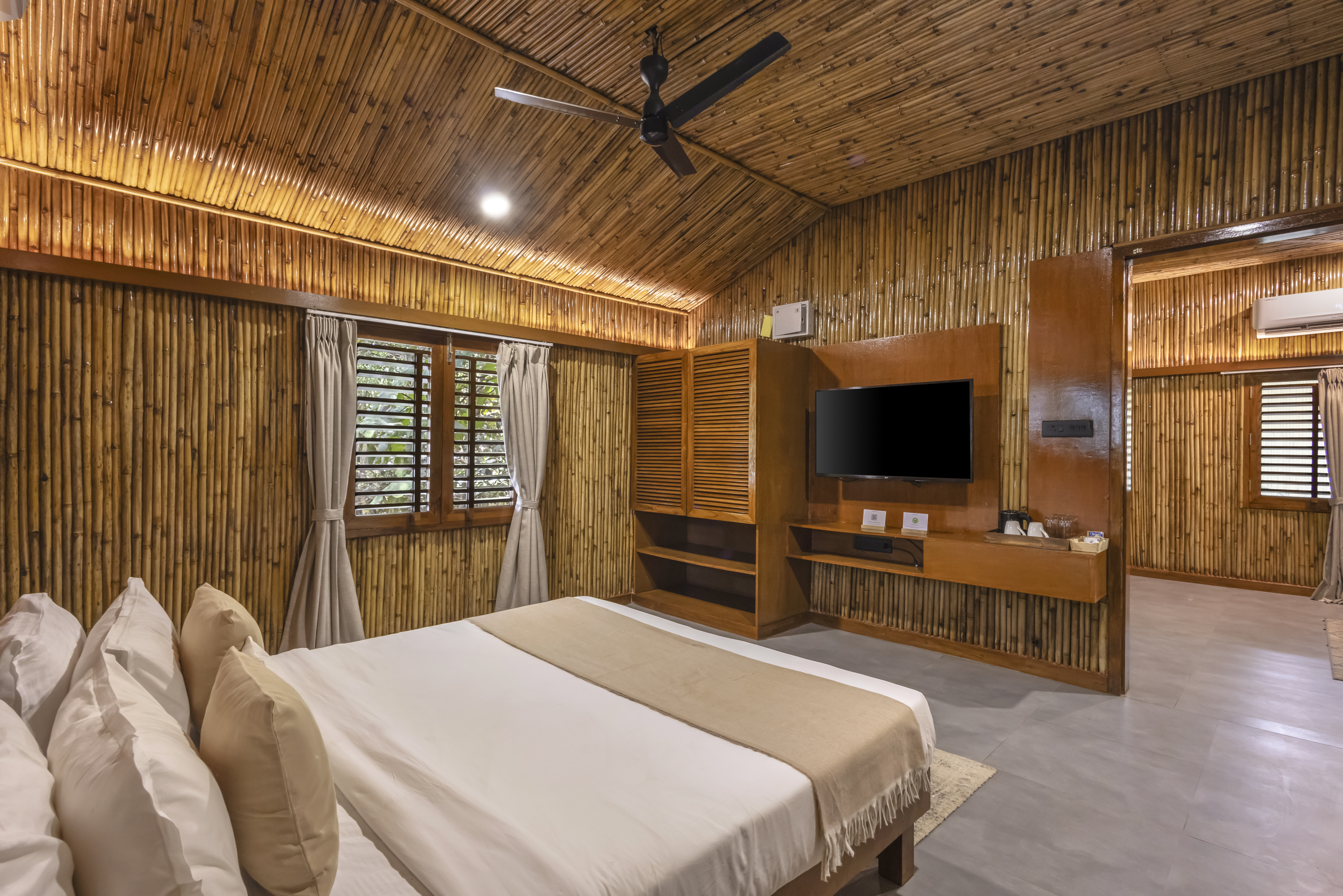 Timber Premium Suite | Pet-friendly Bamboo Cottage with Pvt Verandah, Lounge & Shared Outdoor seating & Restaurant — photo 9