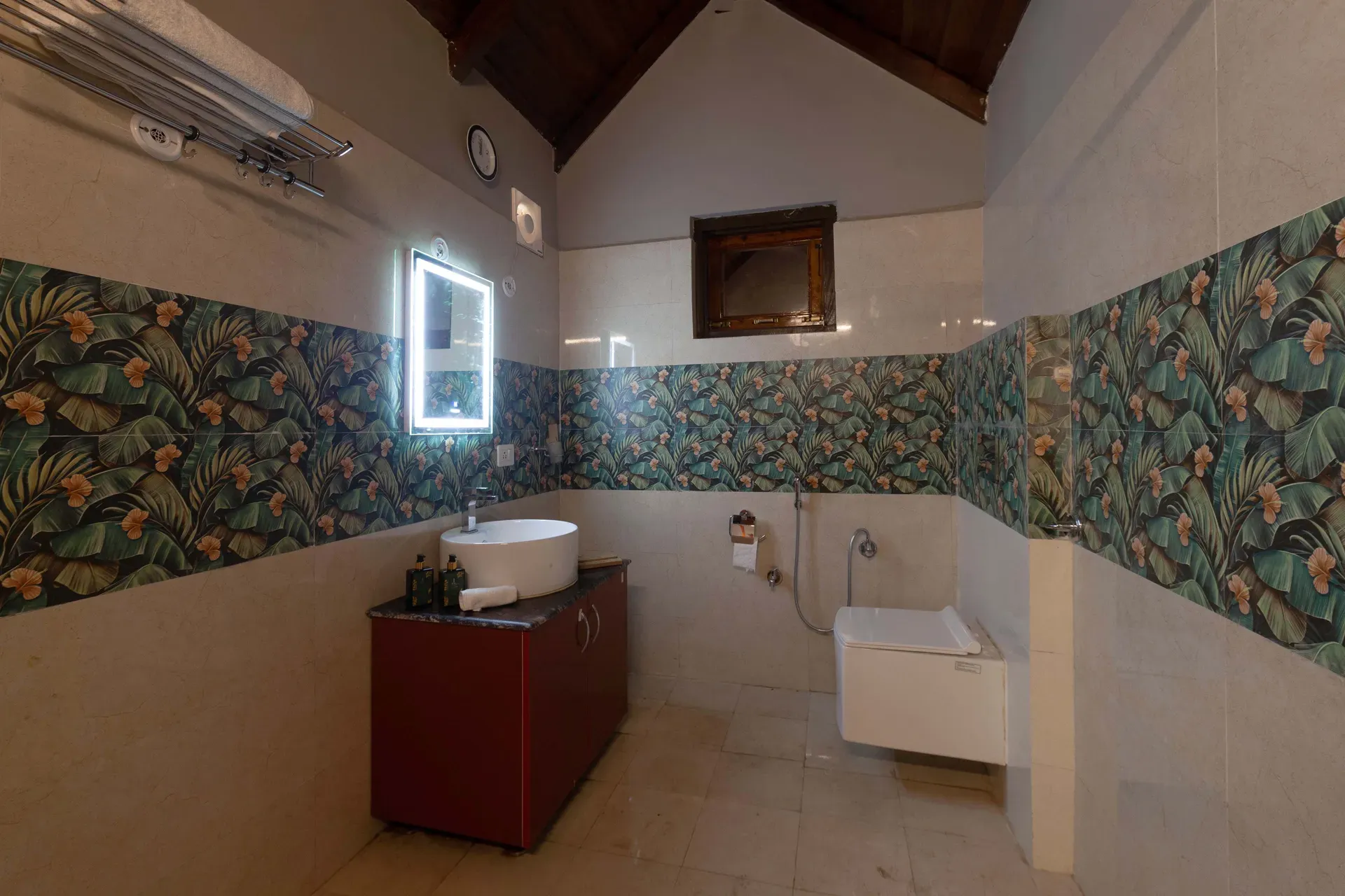 Amara Dawn | 4-BHK | Near Nainital Lake | Hill Views | Pet friendly — photo 8