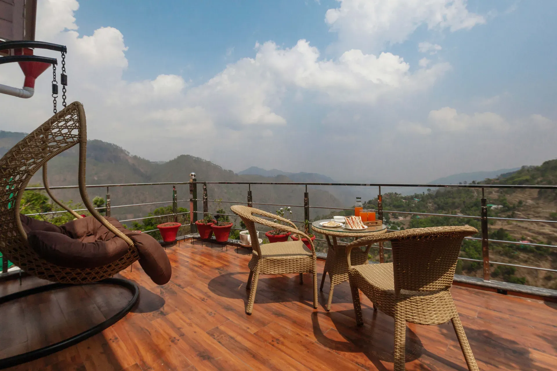 Amara Dawn | 4-BHK | Near Nainital Lake | Hill Views | Pet friendly — photo 2