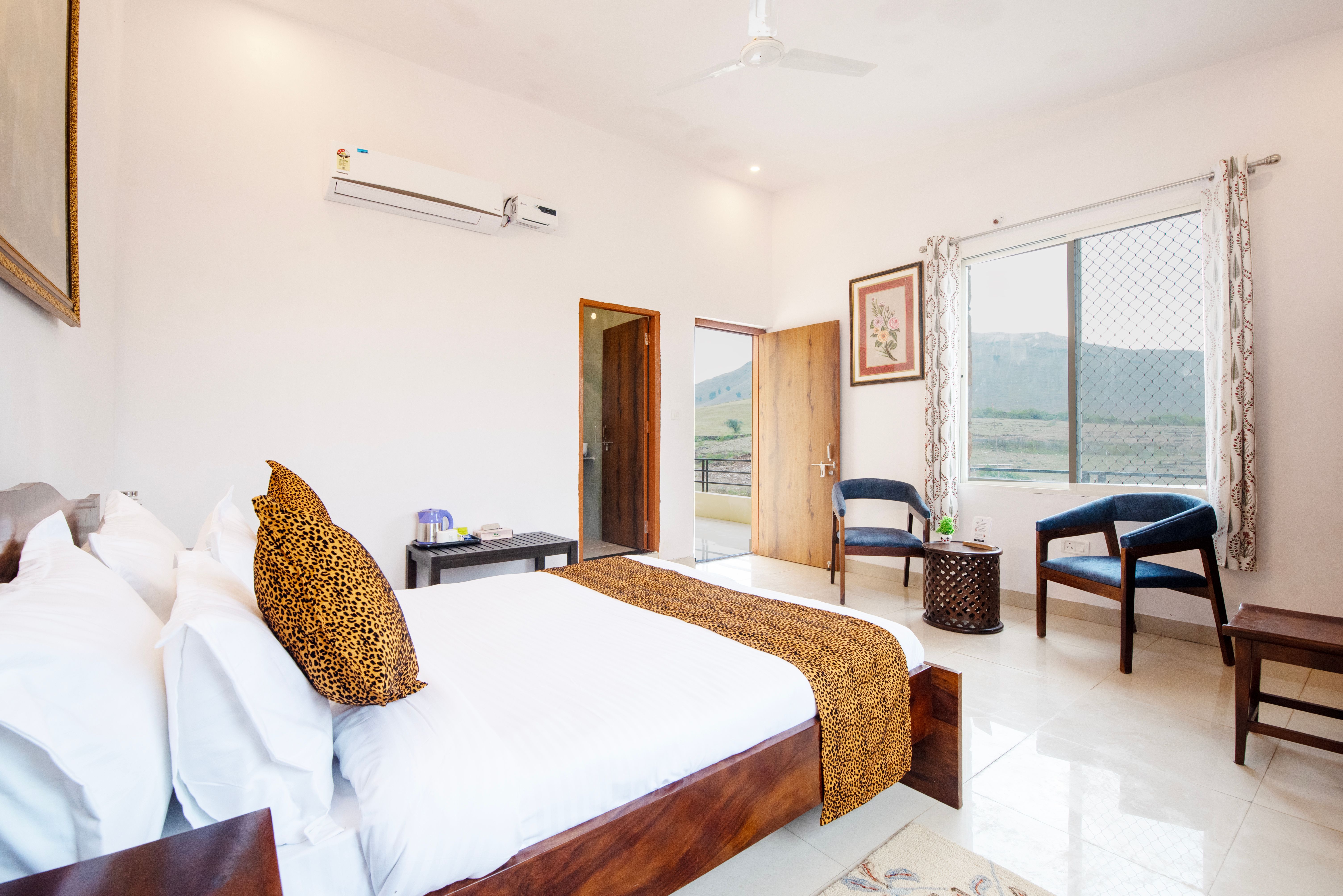 Colonel Retreat | 3-BHK Hideaway with Private Pool & Gardens Near Ubeshwar Mahadev Temple — photo 21