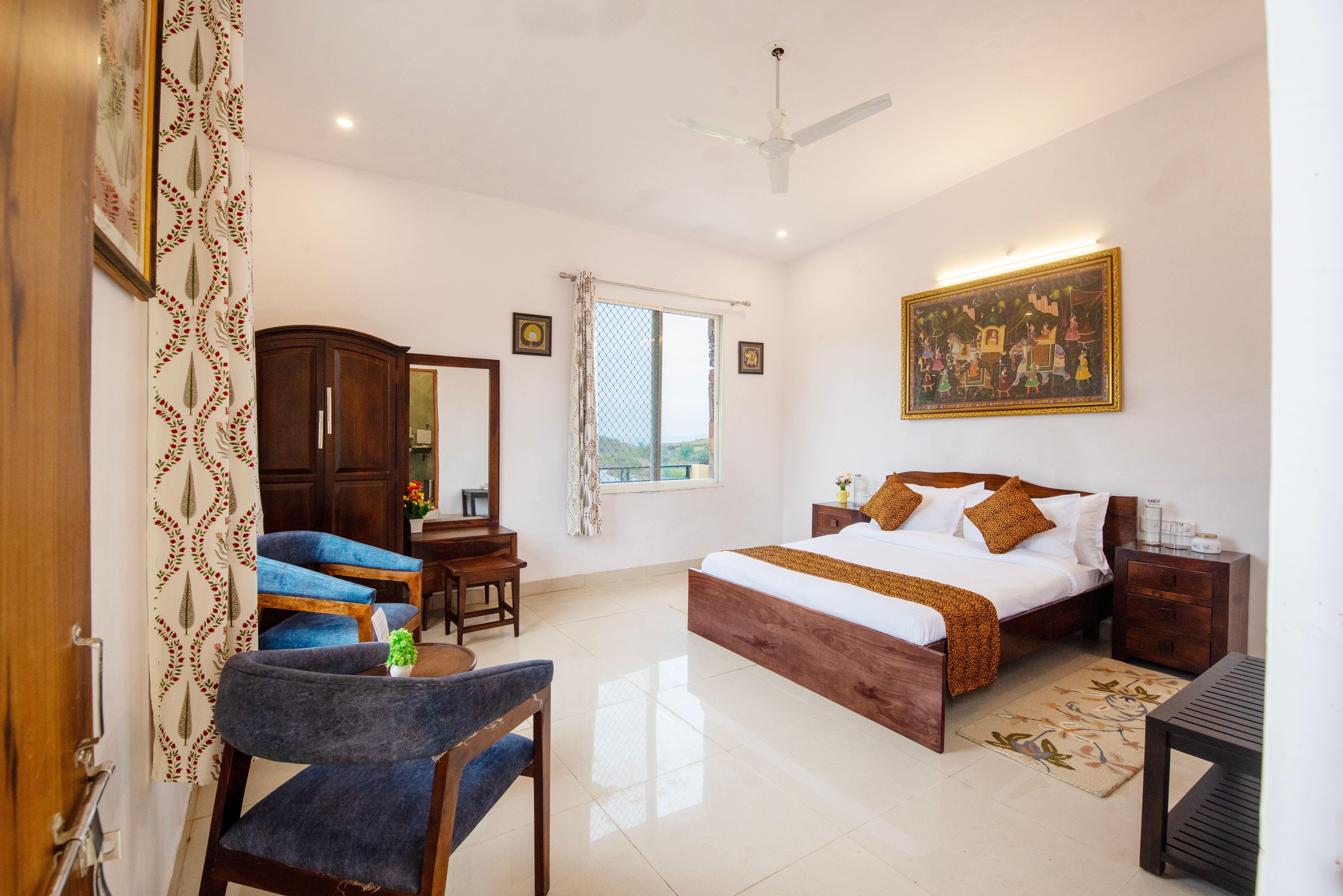 Colonel Retreat | 3-BHK Hideaway with Private Pool & Gardens Near Ubeshwar Mahadev Temple — photo 8