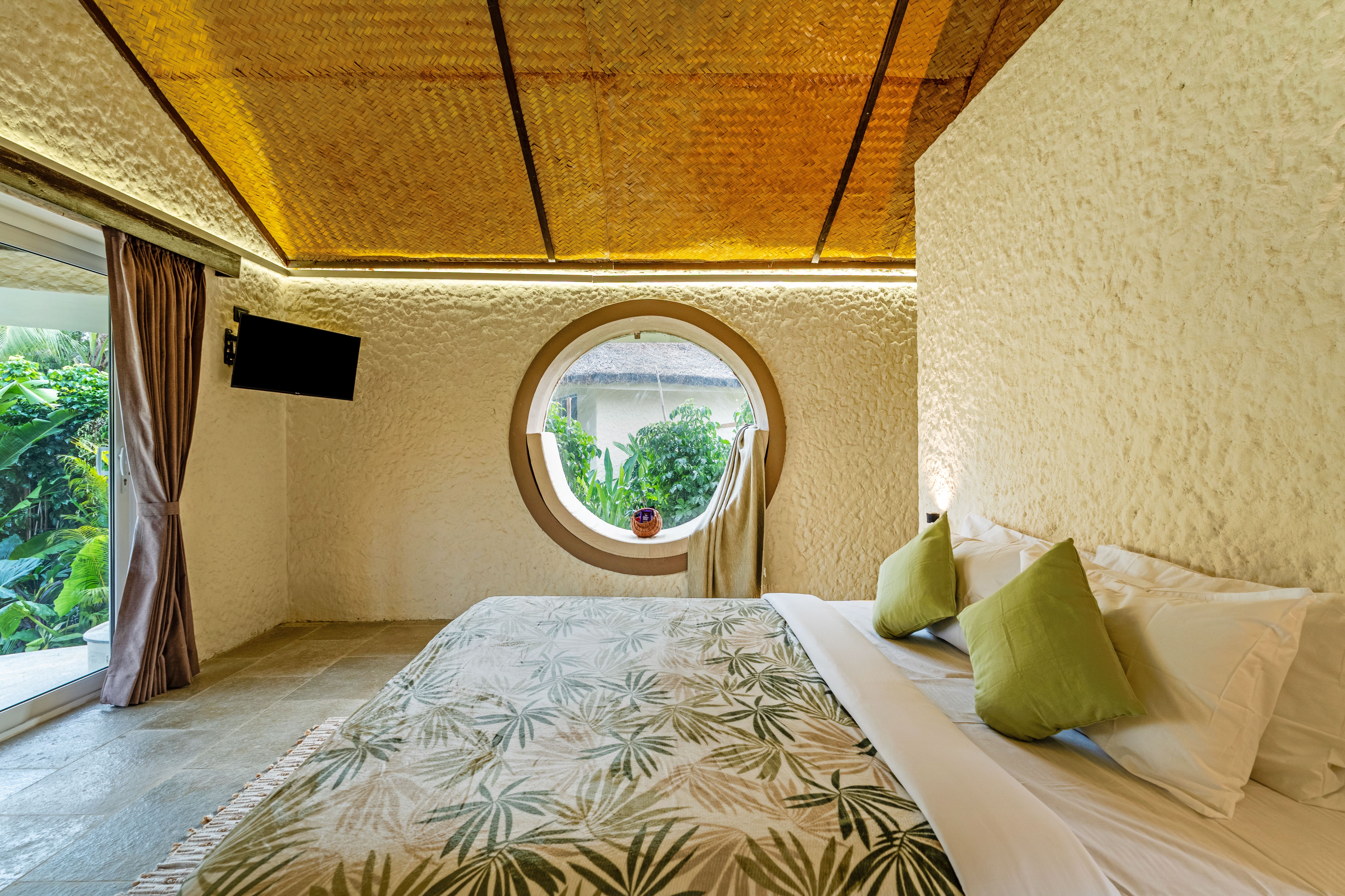 Mallai | 1 Suite With Private Garden, Sit out, & Plunge Pool | 15 Mins from Panch Ratnas — photo 22