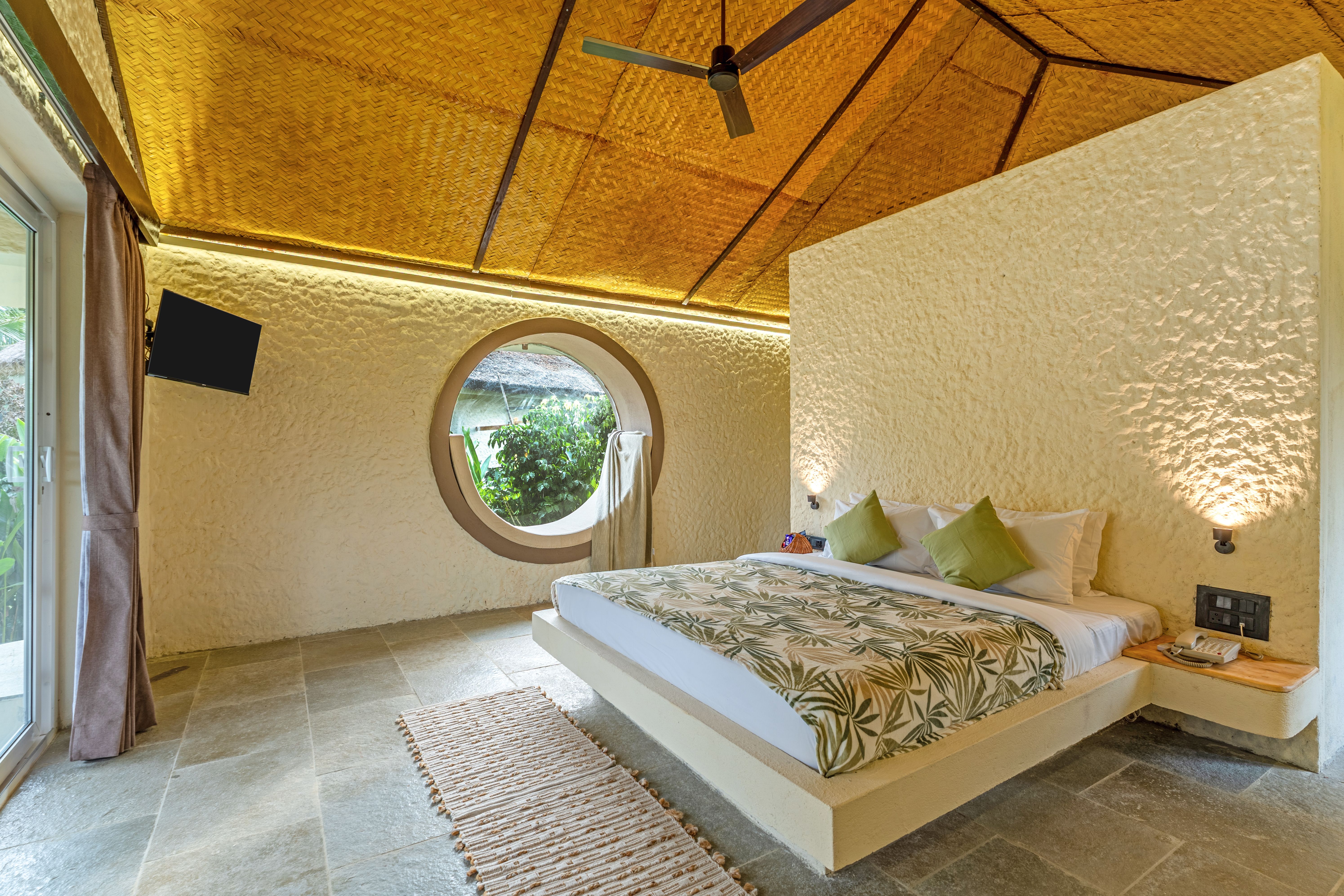 Mallai | 1 Suite With Private Garden, Sit out, & Plunge Pool | 15 Mins from Panch Ratnas — photo 24