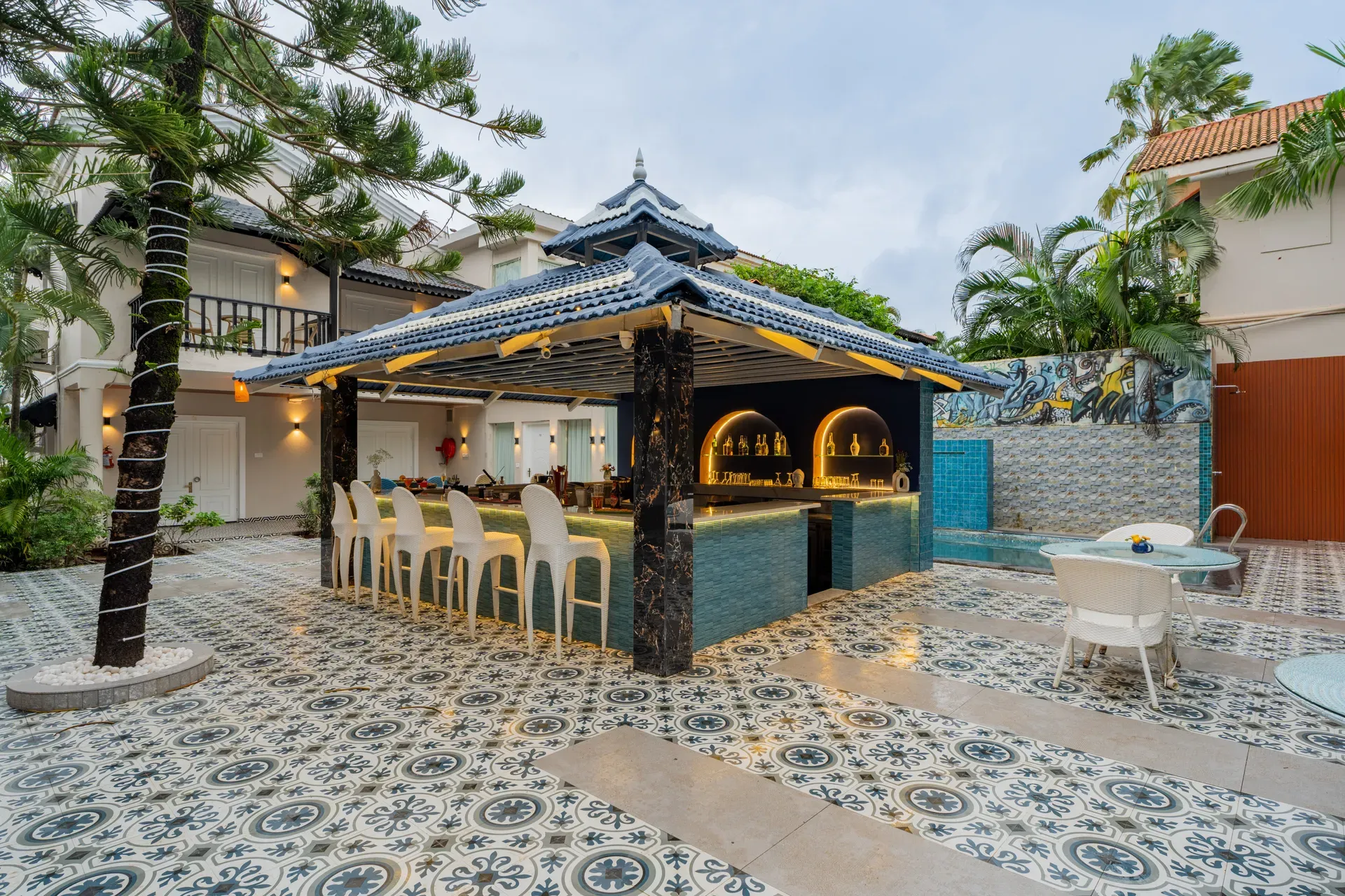 Emperor Ozran | Studio With Kitchen, Restaurant & Bar — photo 8