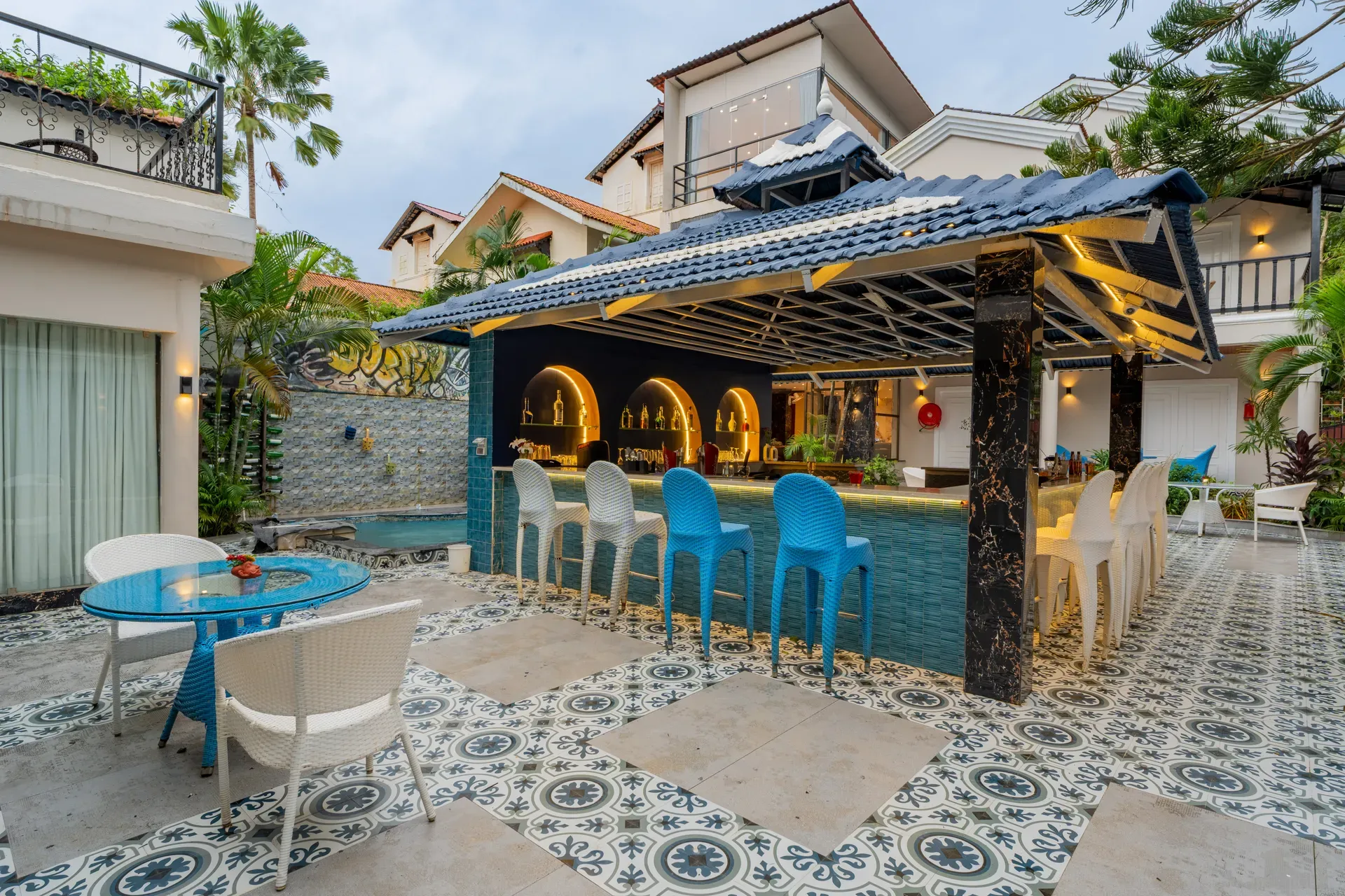 Emperor Ozran | Studio With Kitchen, Restaurant & Bar — photo 14