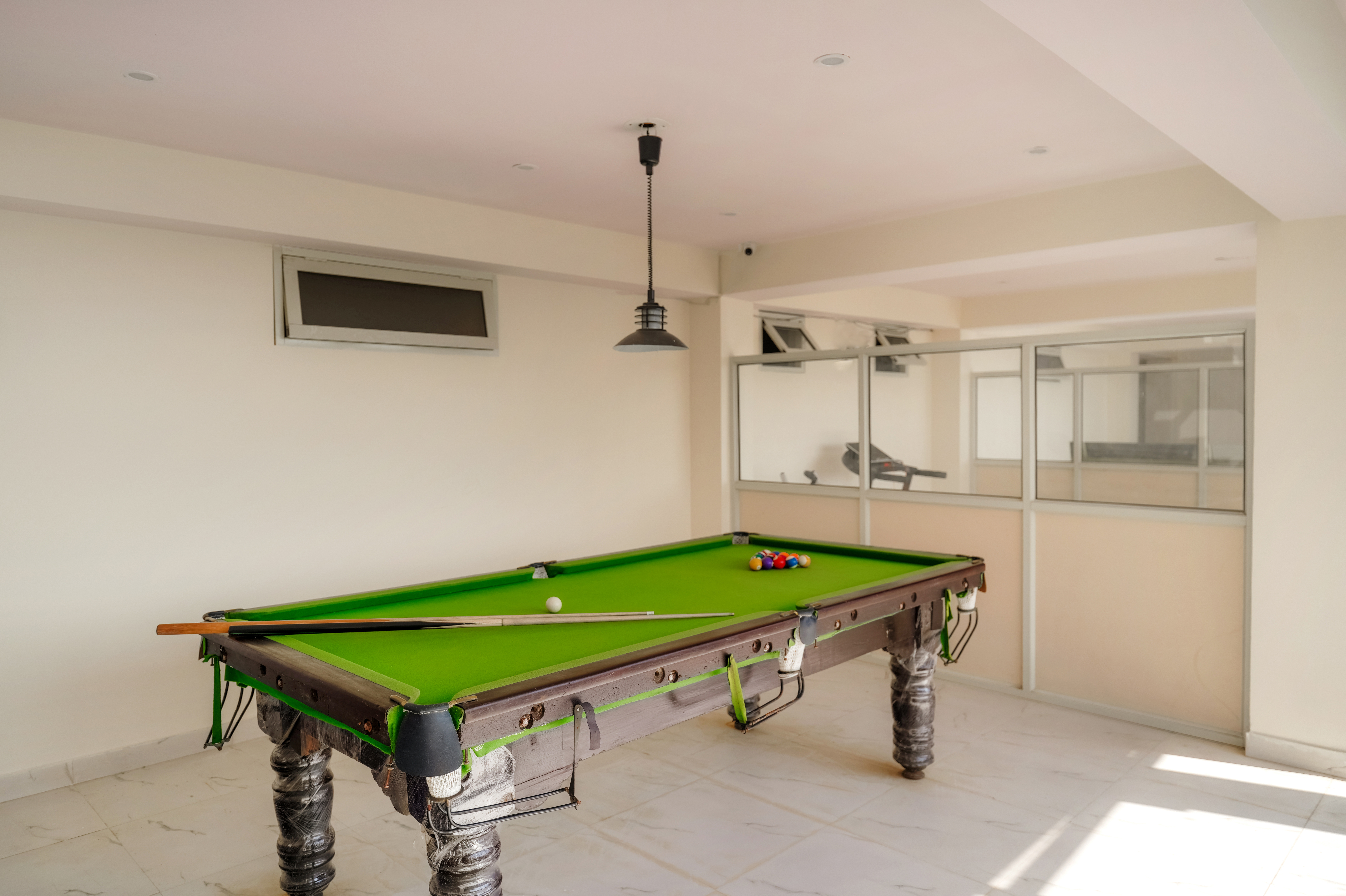 The Ridgeview Retreat Arabella | Pet-friendly Hillside Room with Private Balcony & Bathtub, Common Recreation Zone, Lounge & Restro | Close to Naldehra — photo 5