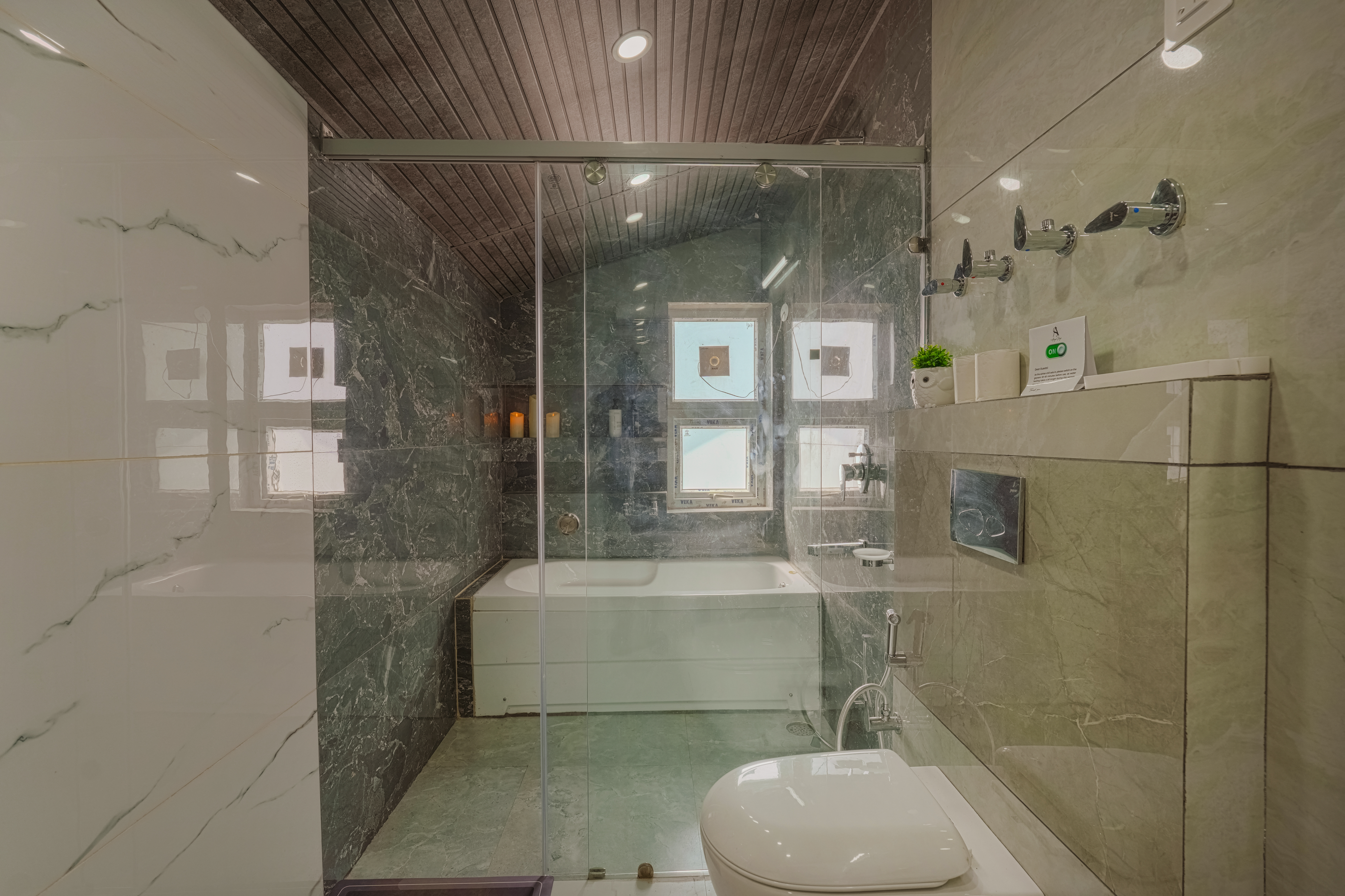 The Ridgeview Retreat Arabella | Pet-friendly Hillside Room with Private Balcony & Bathtub, Common Recreation Zone, Lounge & Restro | Close to Naldehra — photo 14
