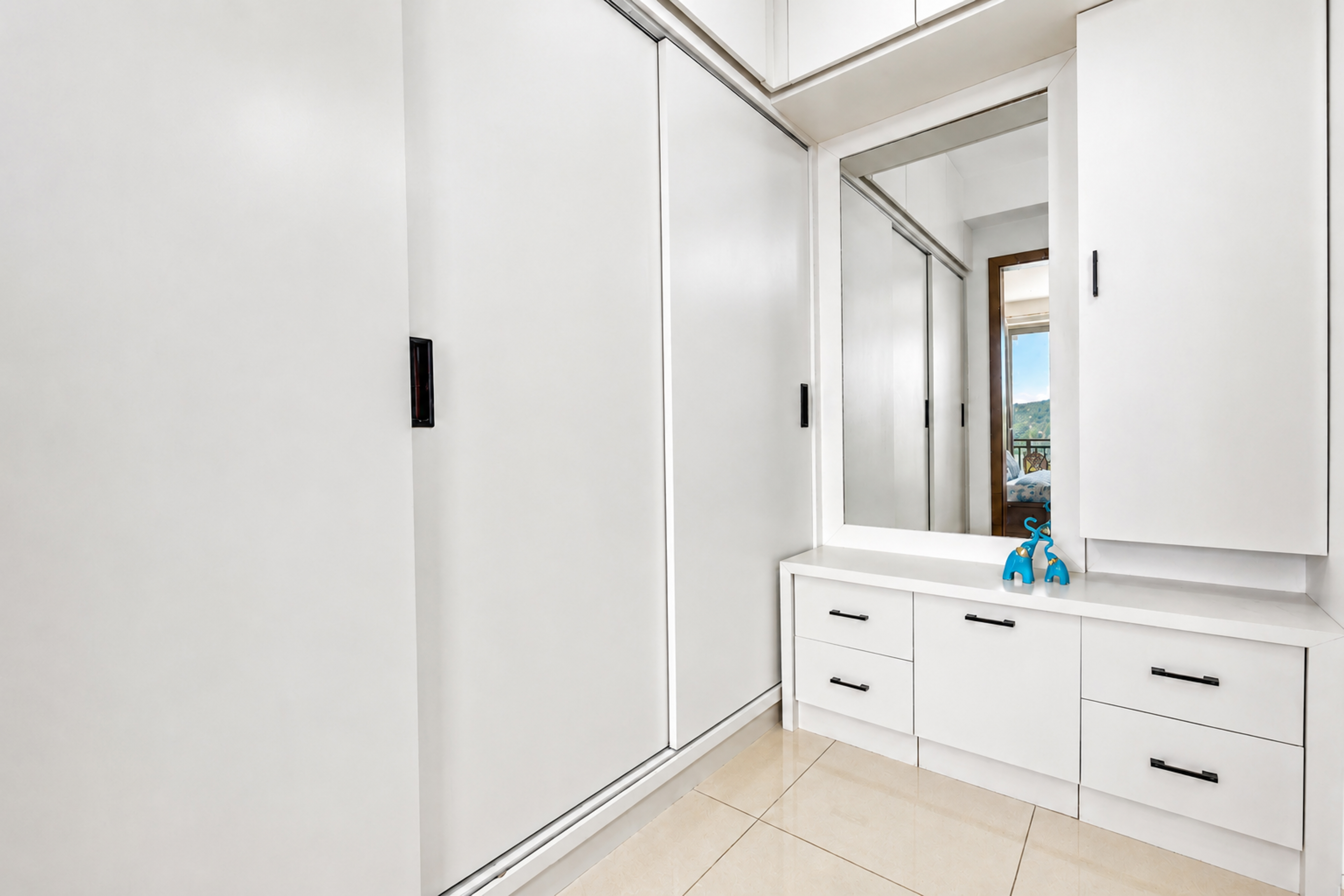 Mist & Manor Cedar | Pet-friendly 3-BHK Apartment with Shared Game Zone, Outdoor Seating & Scenic Views — photo 15