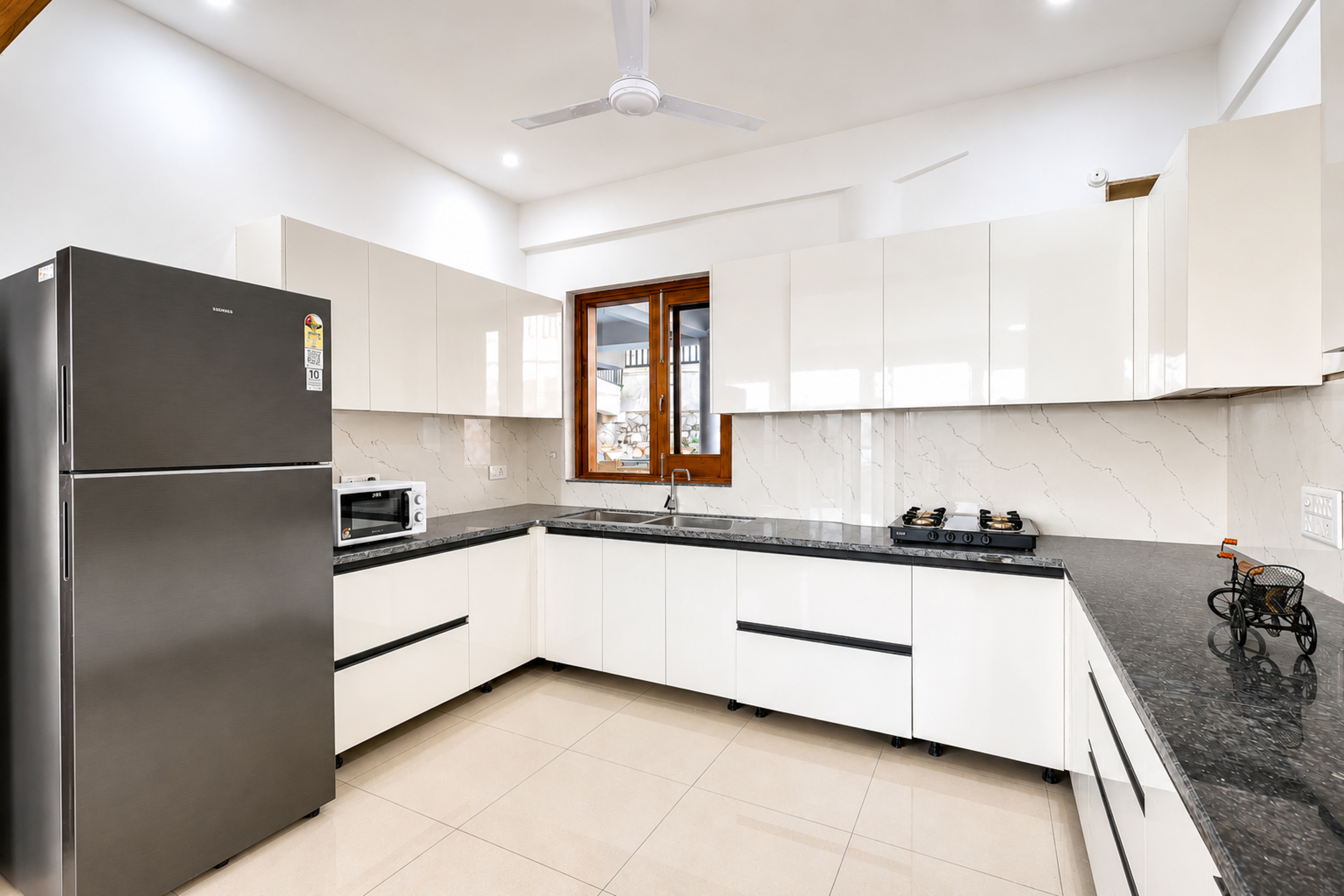 Mist & Manor Cedar | Pet-friendly 3-BHK Apartment with Shared Game Zone, Outdoor Seating & Scenic Views — photo 11