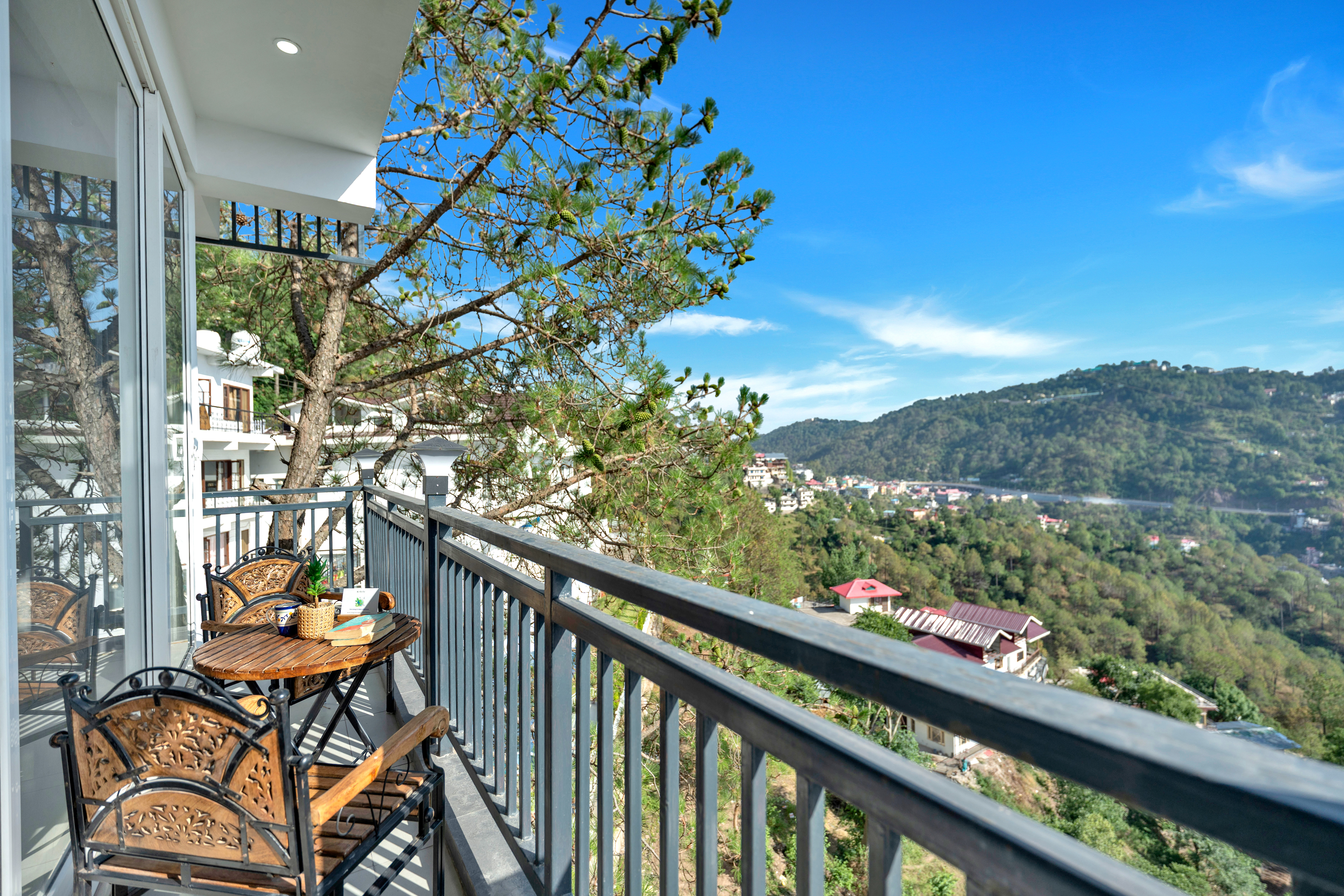 Mist & Manor Cedar | Pet-friendly 3-BHK Apartment with Shared Game Zone, Outdoor Seating & Scenic Views — photo 21