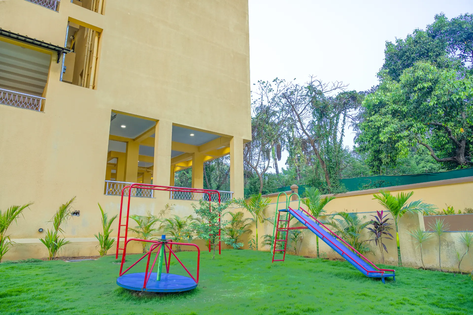 Veera Marina | Charming 2-BHK Apt With Common Pools, Clubhouse & Lift — photo 14