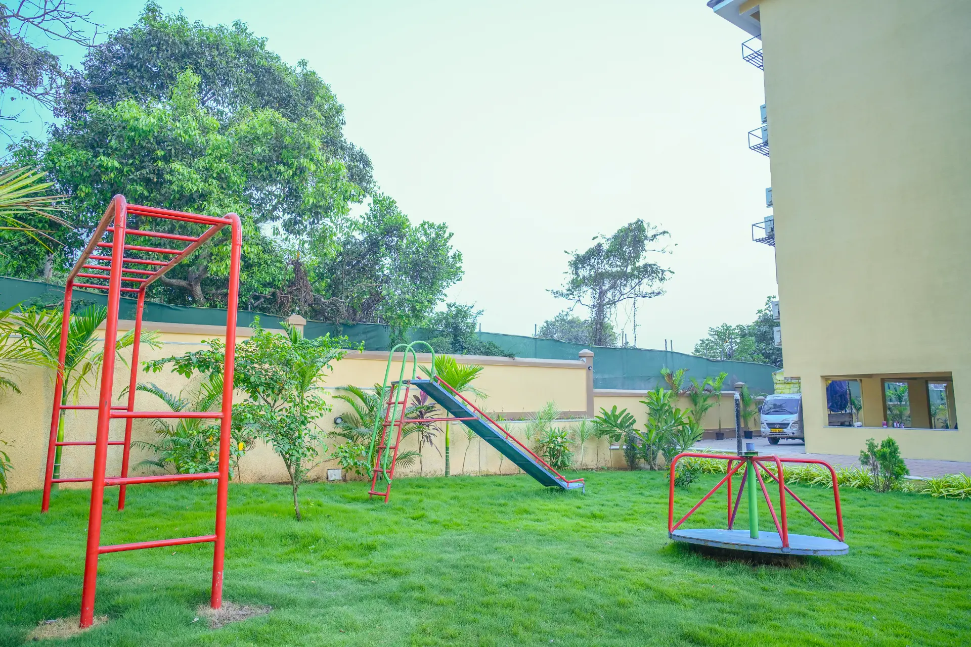 Veera Marina | Charming 2-BHK Apt With Common Pools, Clubhouse & Lift — photo 8