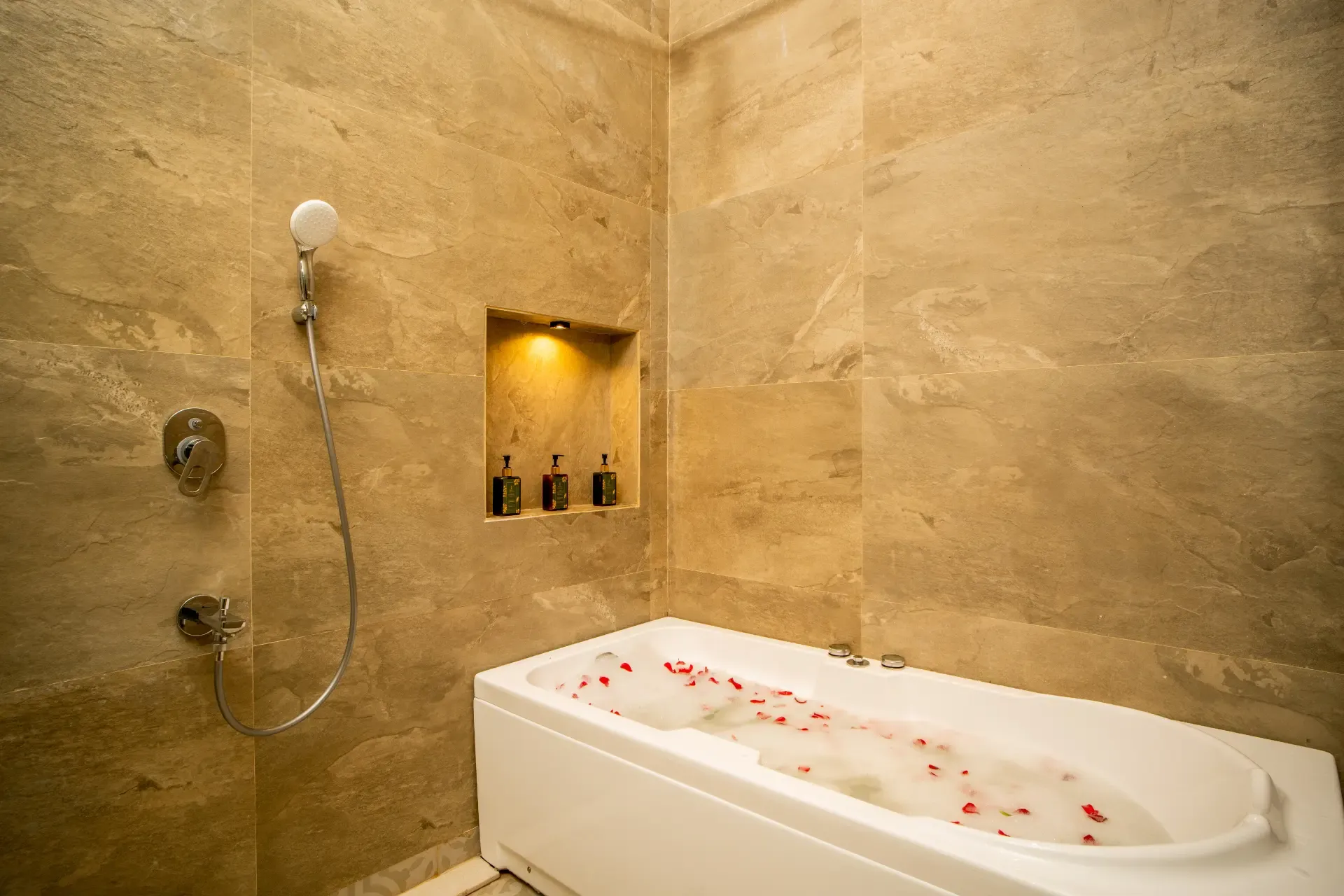 Suntuarios Casa Iris | 4-BHK | Pvt Pool | Jacuzzi | Gazebo — photo 19