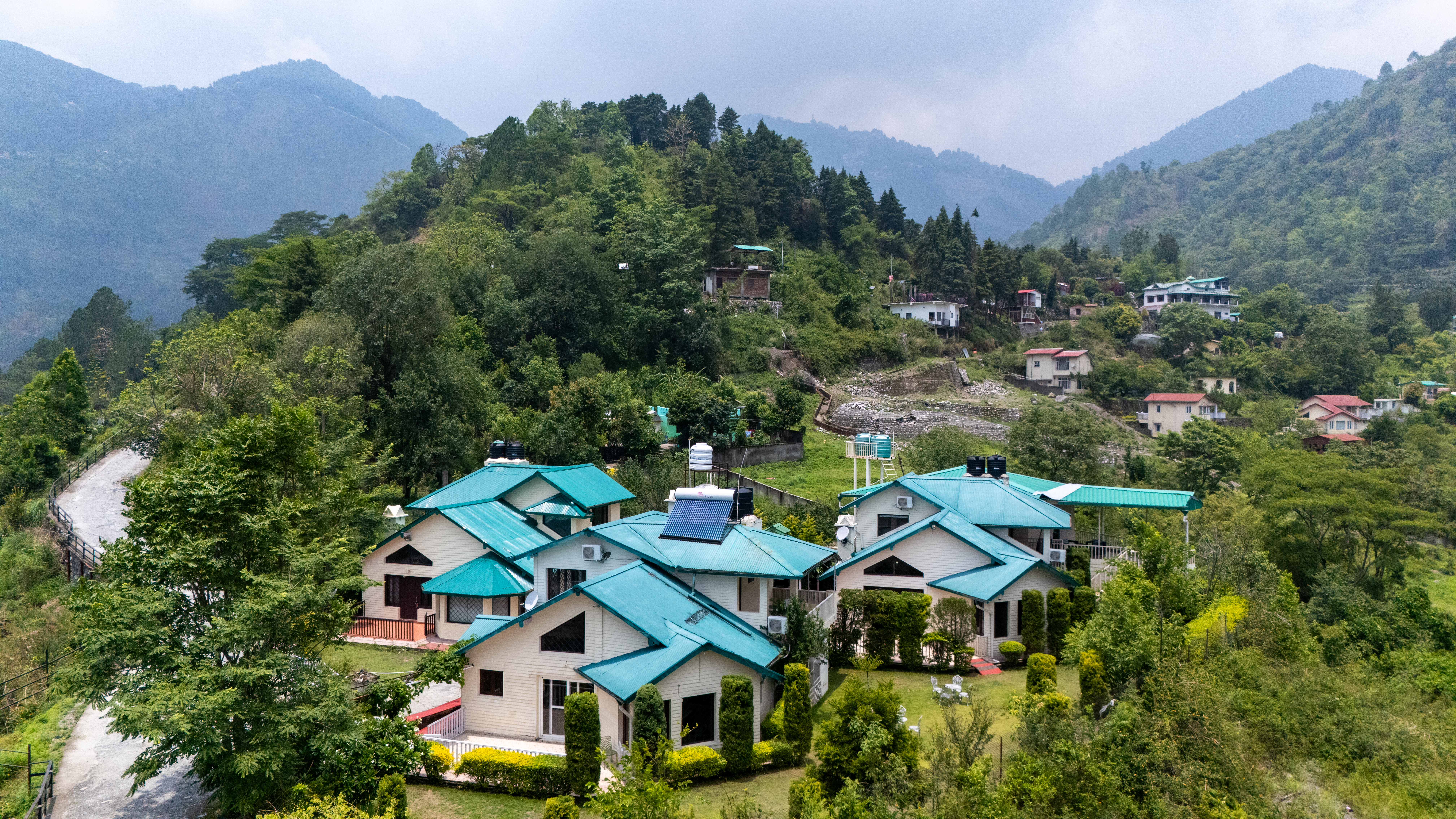 Karinya Villas Fern| Scenic Hill View 1-BHK Villa With Sit Out , Shared Gazebo and Garden — photo 23