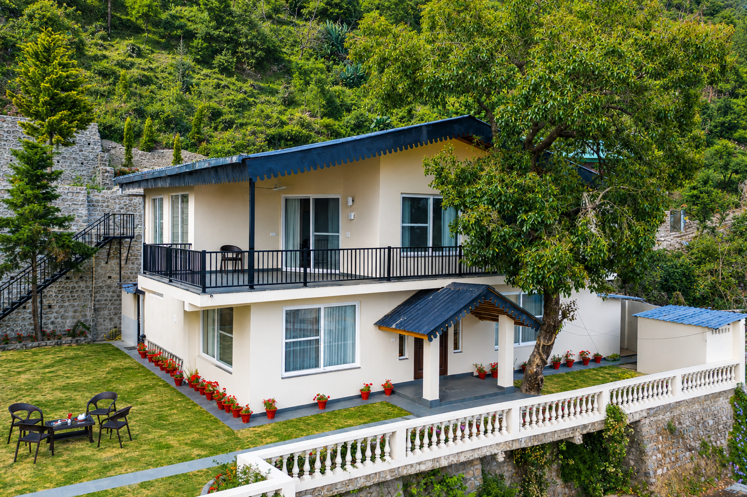Twin Chalets | 4-BHK Pet-friendly Escape With Valley-facing lawn, Terrace & 2 Living Rooms