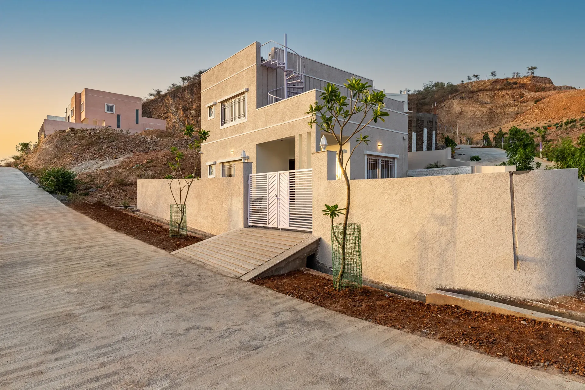 Shourya Zenna | 3-BHK | Pvt Pool & Garden | Terrace | Scenic Views — photo 2