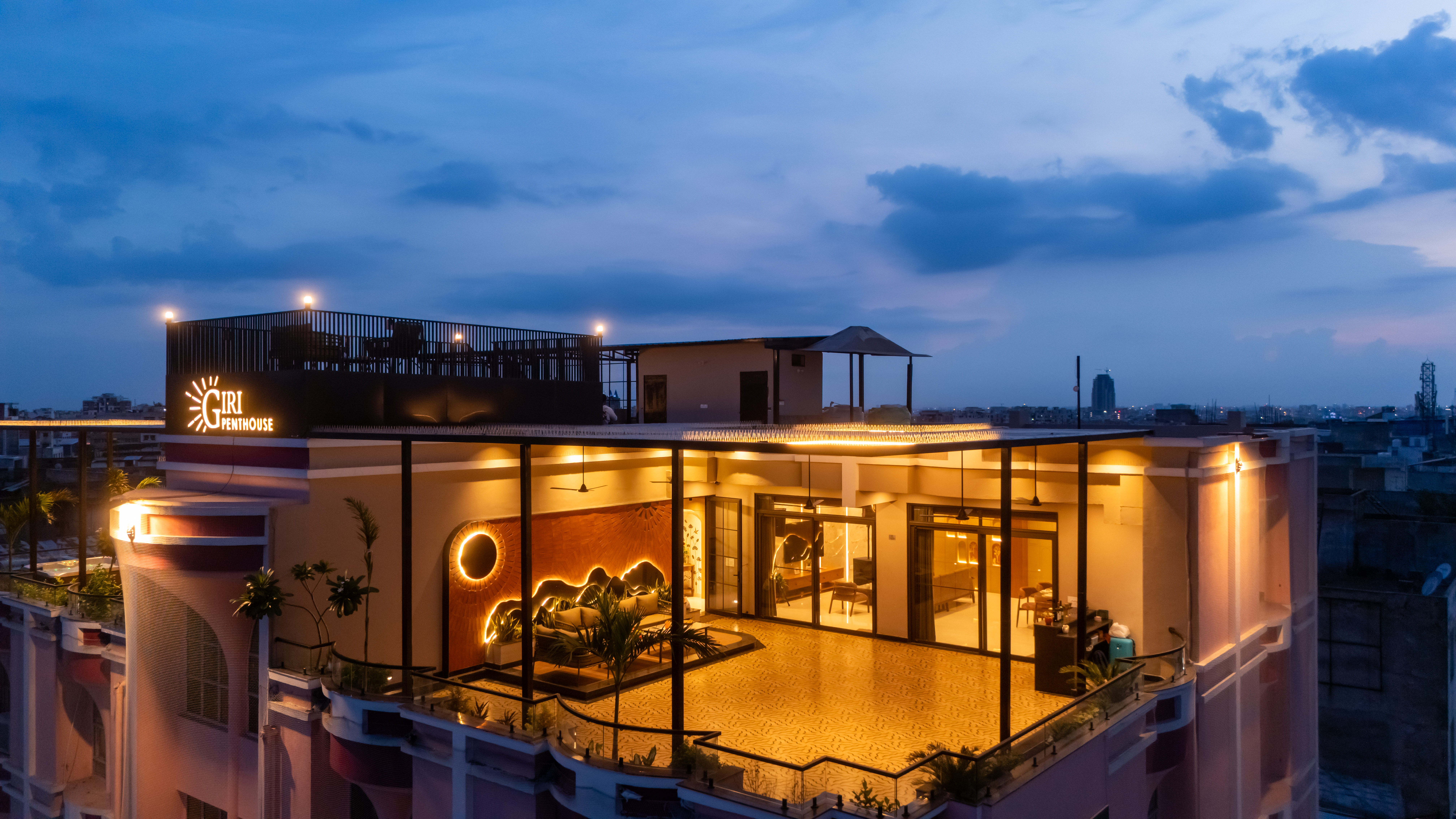 GIRI Penthouse | 2-BHK Penthouse with Terrace, Open-air bar, Lounge, Outdoor jacuzzi & Aravalli Views — photo 8