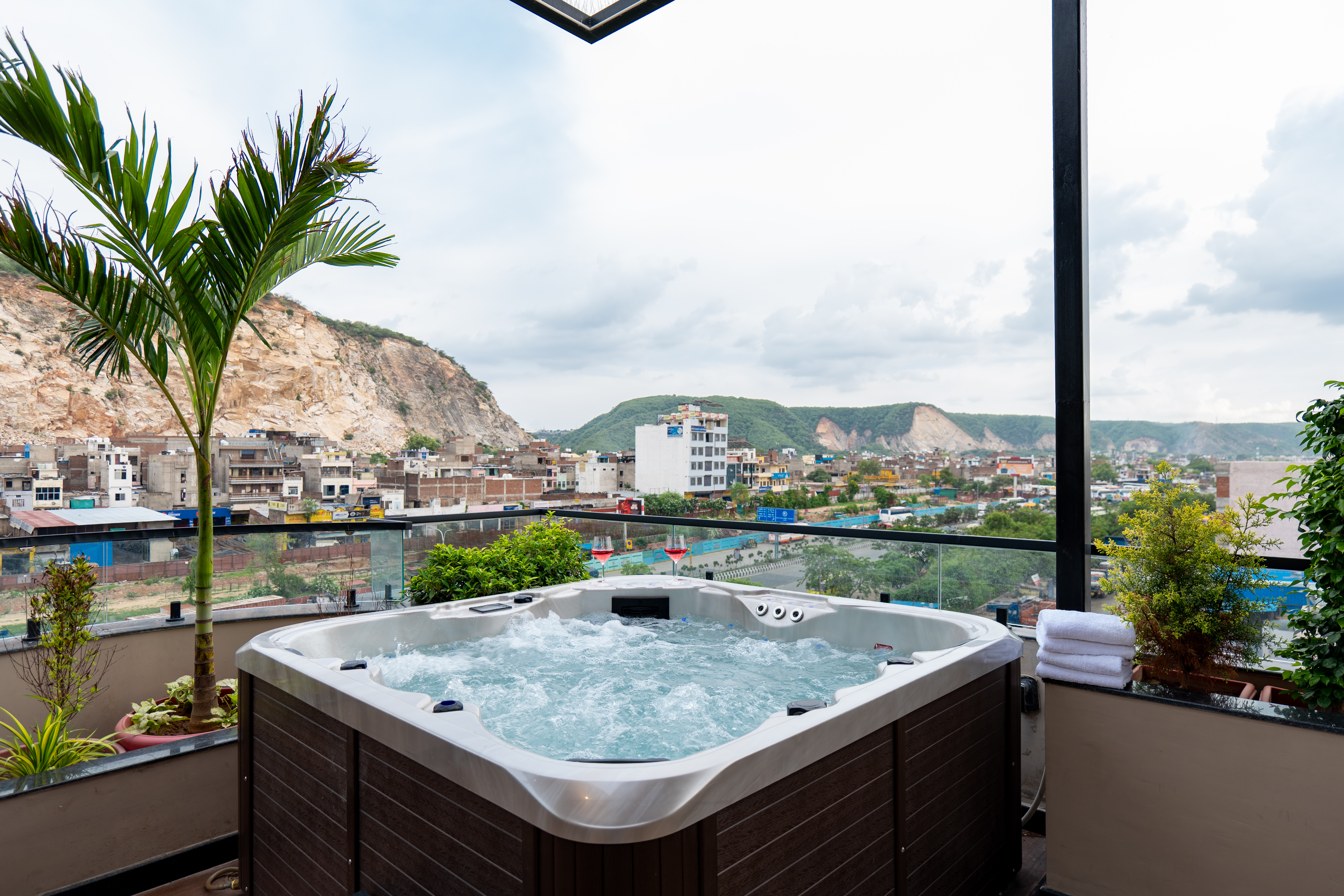 GIRI Penthouse | 2-BHK Penthouse with Terrace, Open-air bar, Lounge, Outdoor jacuzzi & Aravalli Views — photo 26