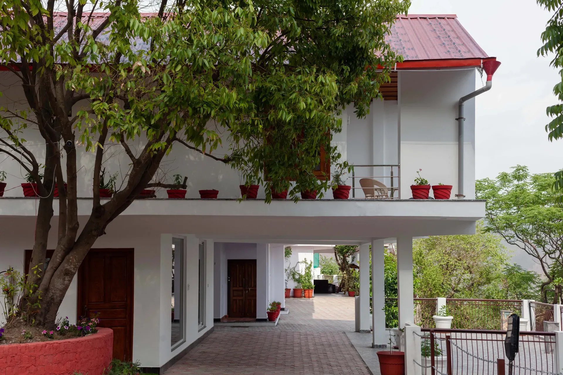 Amara Twilight | Pet-friendly 2-BHK Retreat Near Kainchi Dham With Scenic Views — photo 4