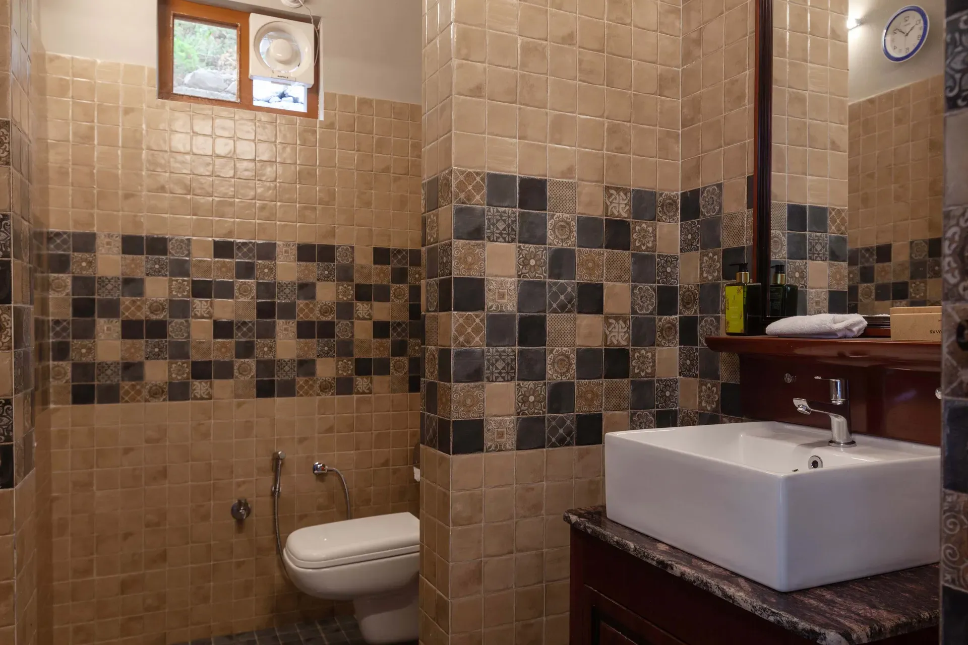 Amara Twilight | Pet-friendly 2-BHK Retreat Near Kainchi Dham With Scenic Views — photo 9