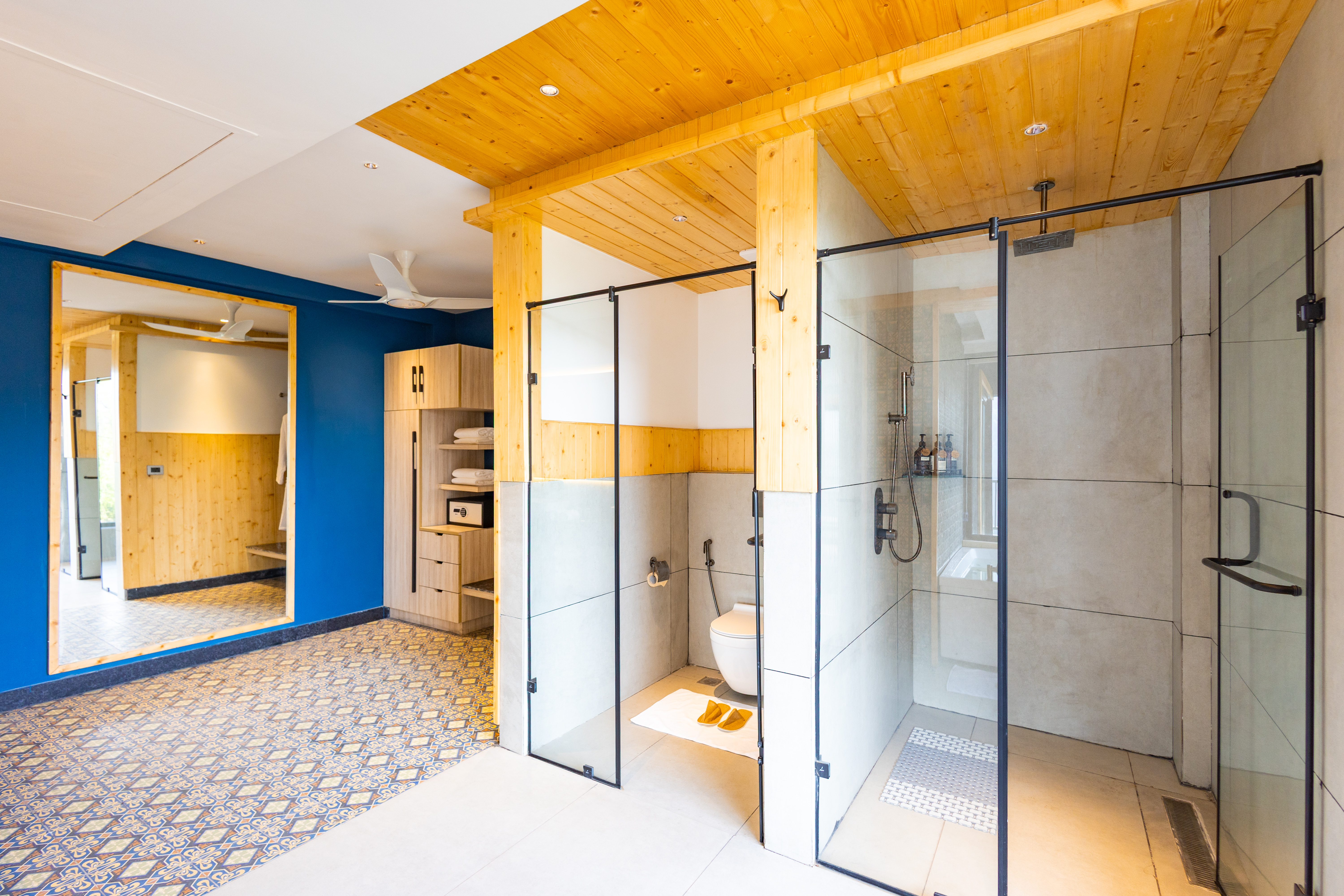 The Retreat Villa | 4-BHK Hillside Retreat with Indoor Pool, Jacuzzis | Near Kasauli Hill Station — photo 17