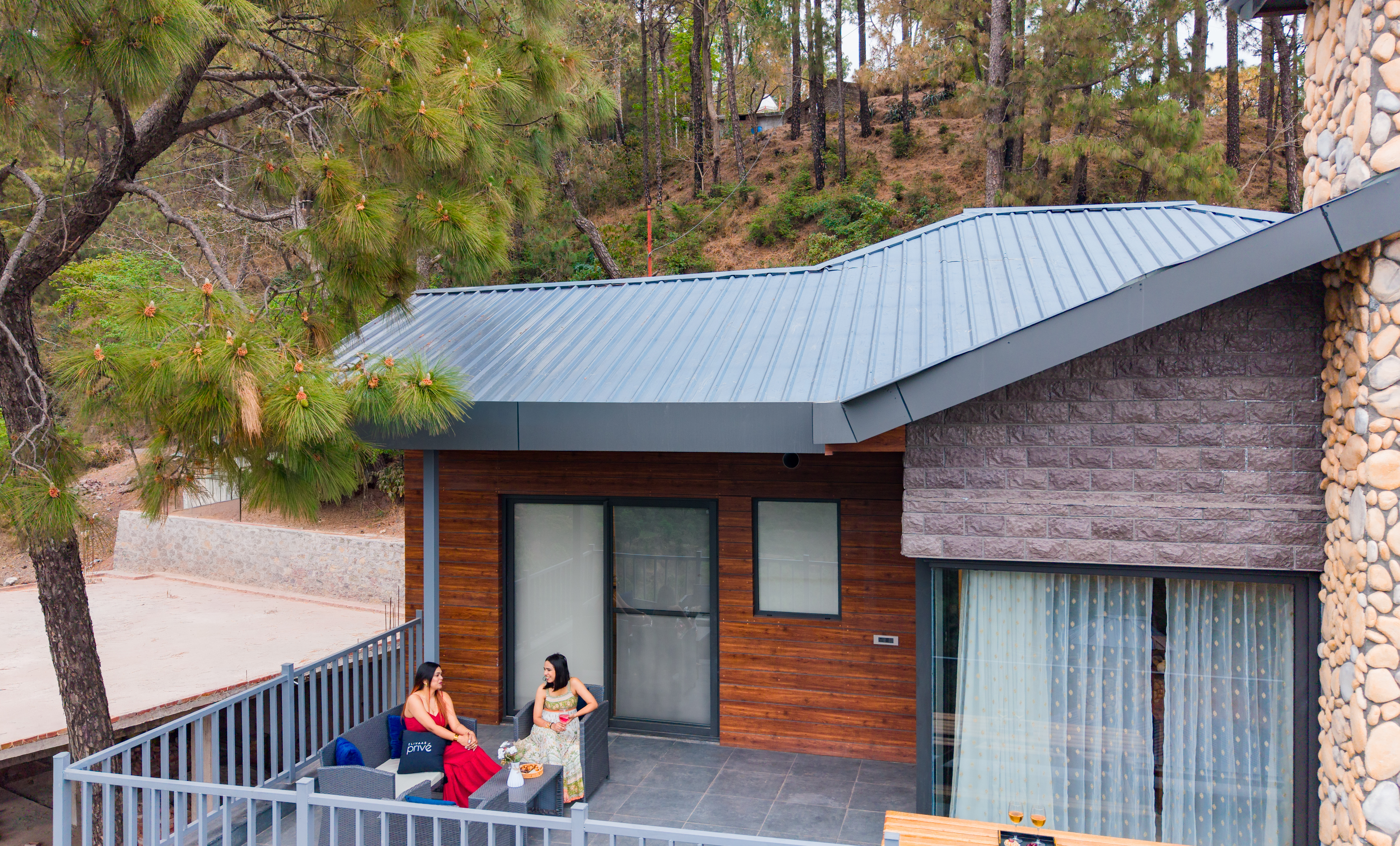The Retreat Villa | 4-BHK Hillside Retreat with Indoor Pool, Jacuzzis | Near Kasauli Hill Station — photo 10