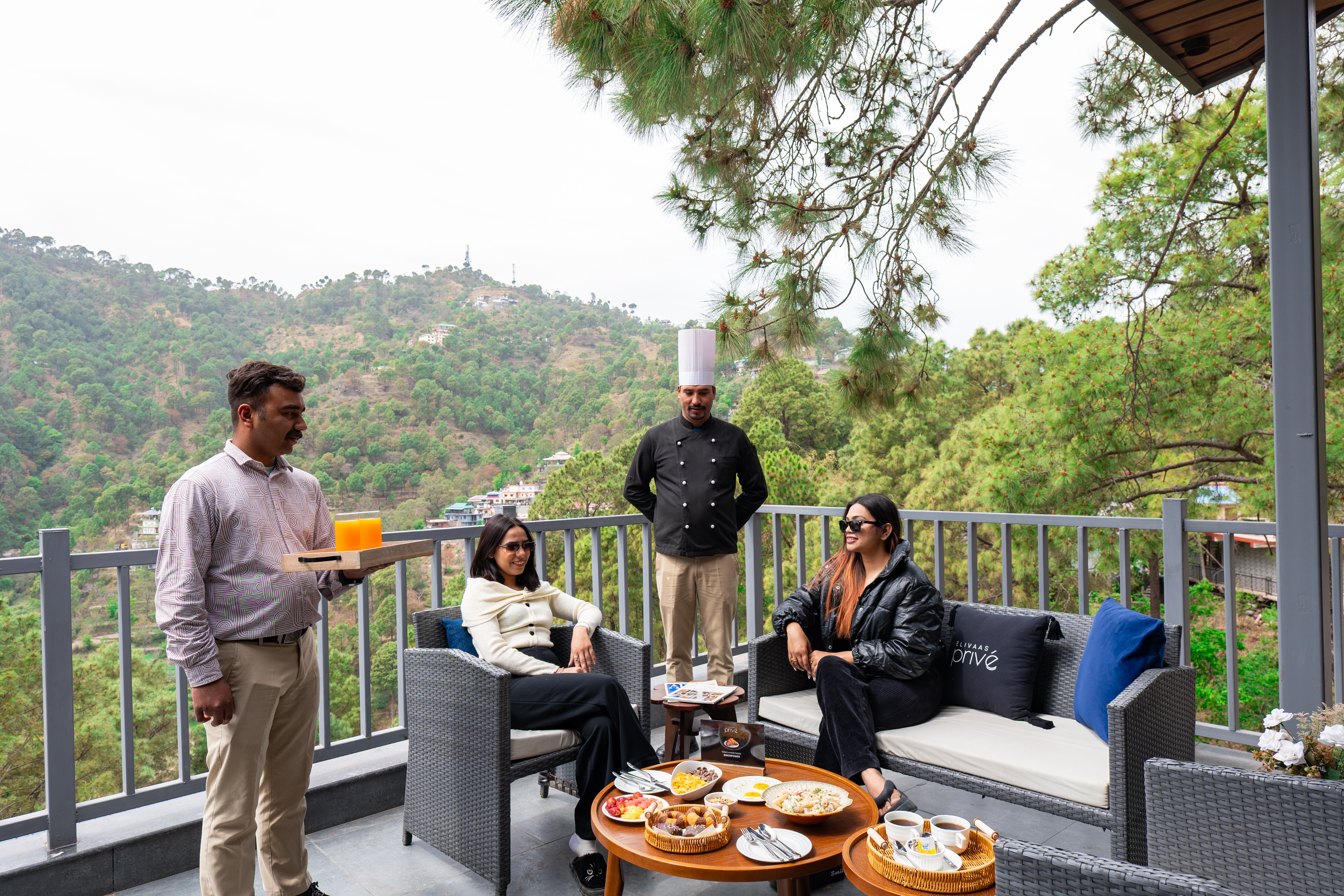 The Retreat Villa | 4-BHK Hillside Retreat with Indoor Pool, Jacuzzis | Near Kasauli Hill Station — photo 27