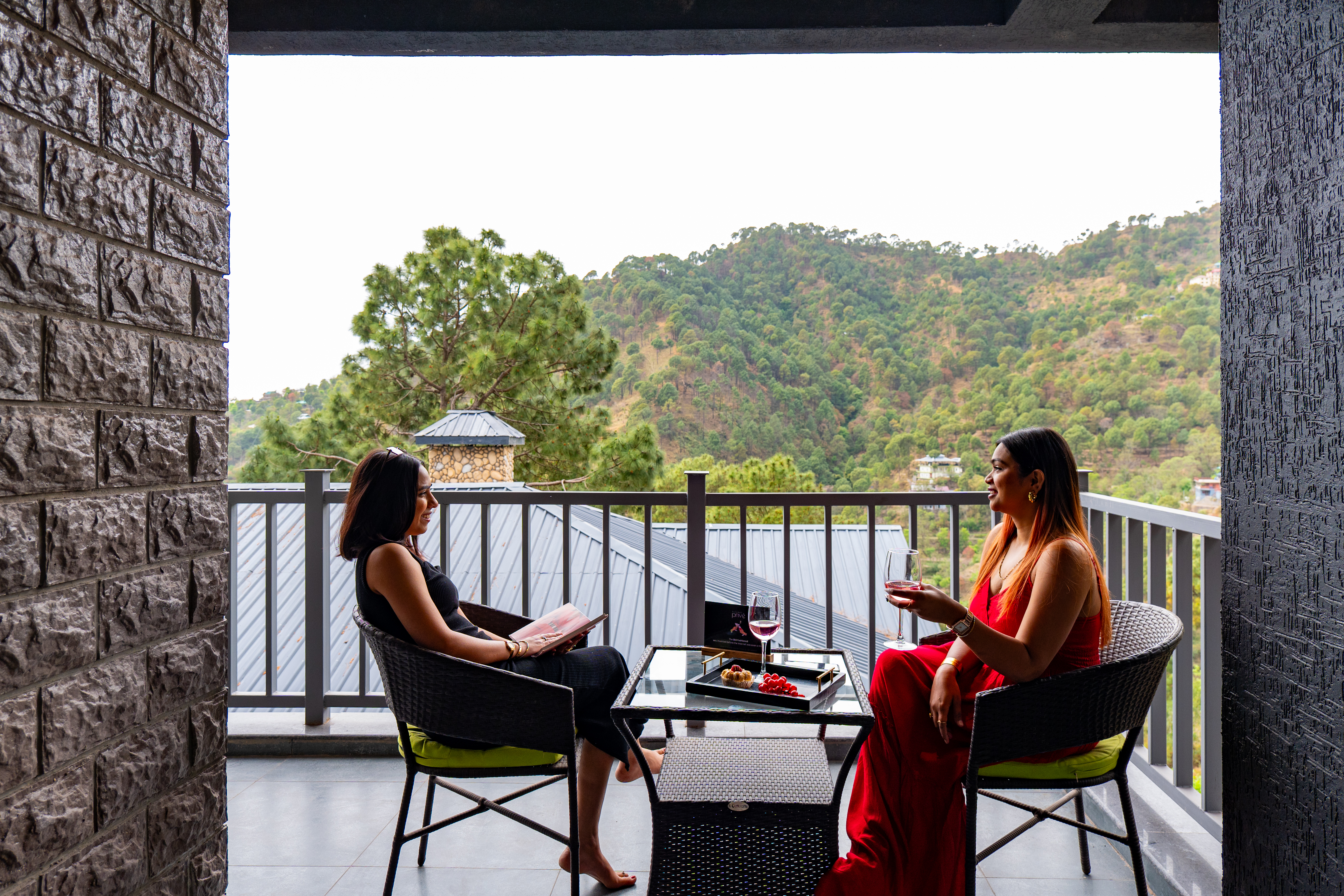 The Retreat Villa | 4-BHK Hillside Retreat with Indoor Pool, Jacuzzis | Near Kasauli Hill Station — photo 23