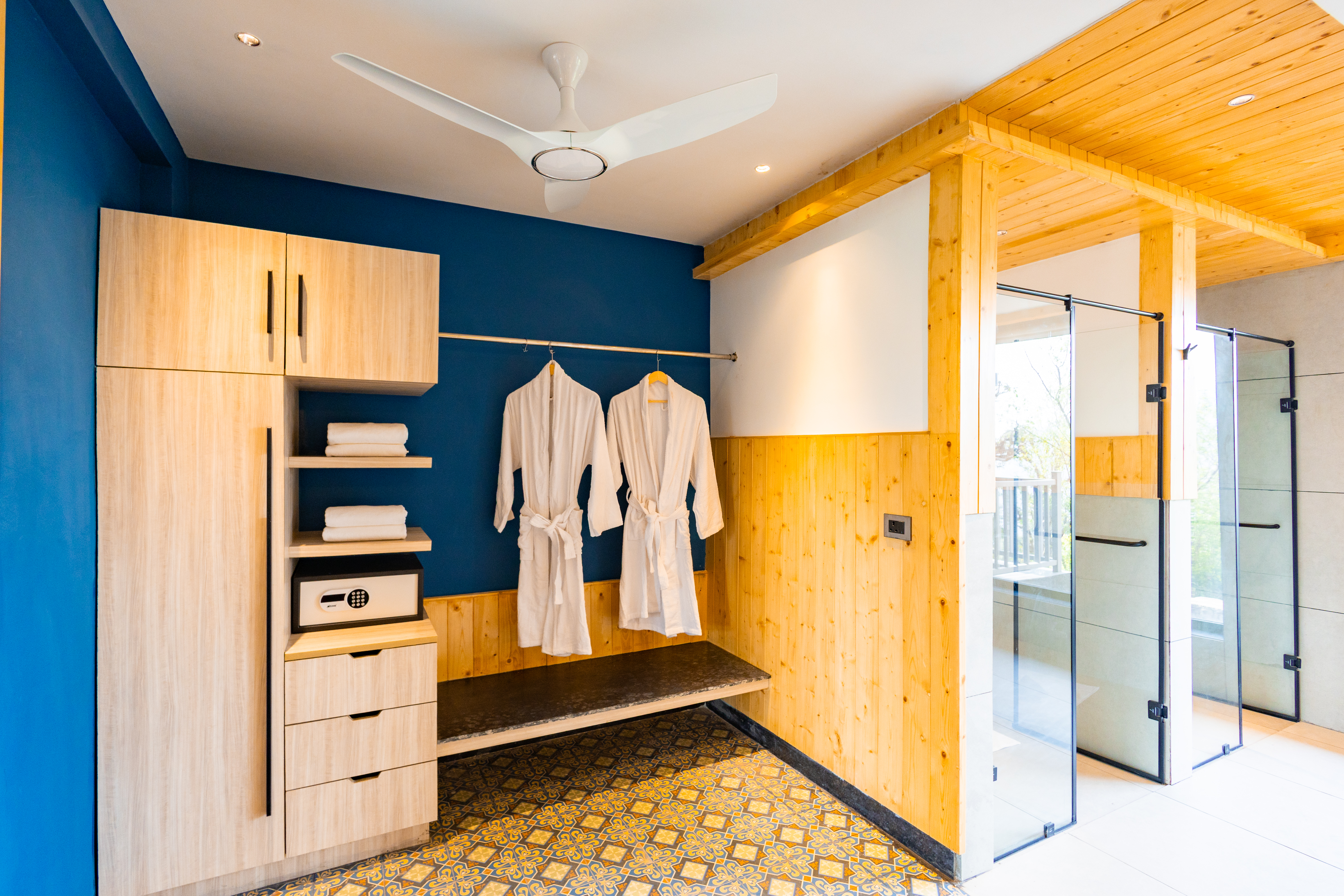 The Retreat Villa | 4-BHK Hillside Retreat with Indoor Pool, Jacuzzis | Near Kasauli Hill Station — photo 12