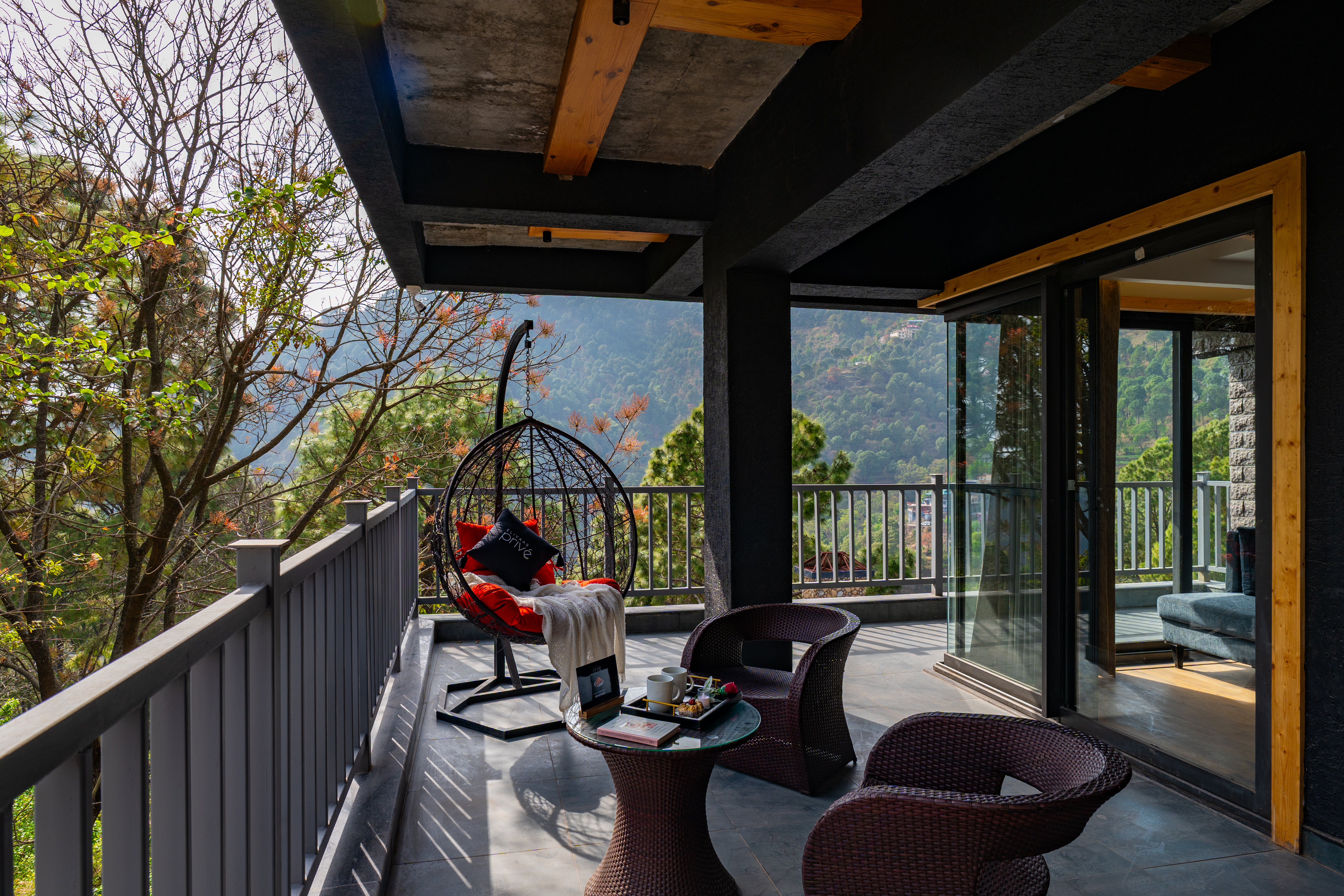 The Retreat Villa | 4-BHK Hillside Retreat with Indoor Pool, Jacuzzis | Near Kasauli Hill Station — photo 8