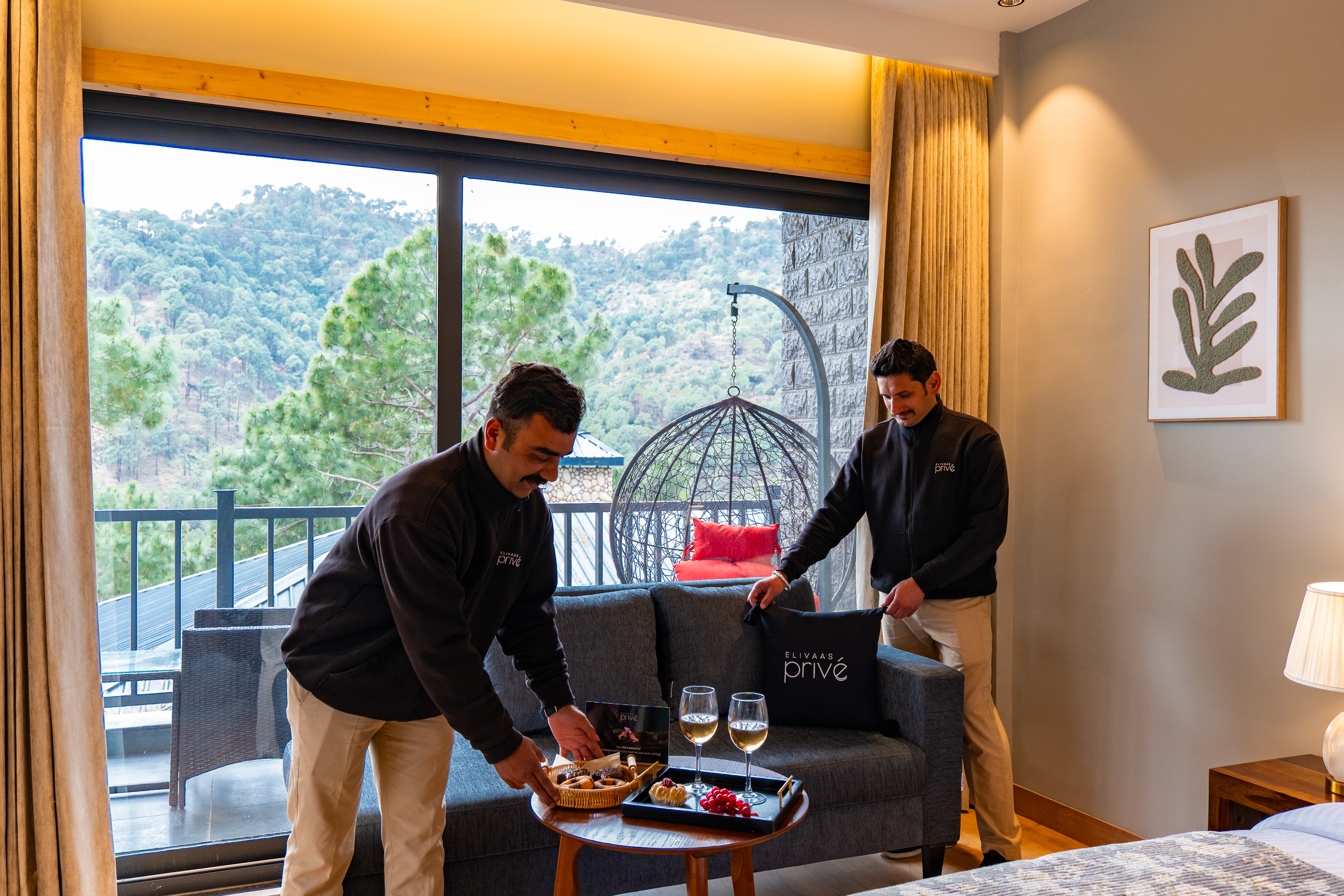 The Retreat Villa | 4-BHK Hillside Retreat with Indoor Pool, Jacuzzis | Near Kasauli Hill Station — photo 18