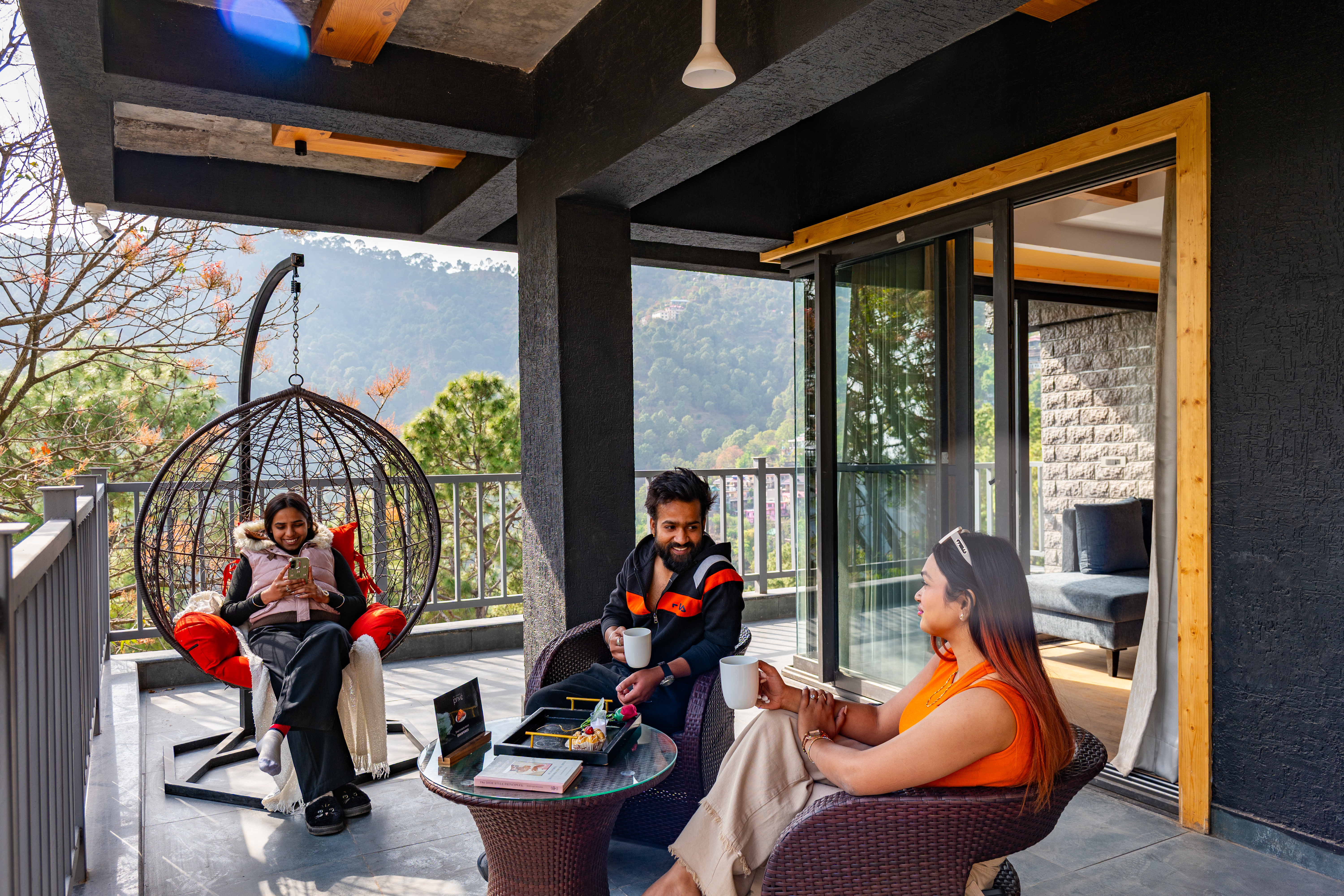 The Retreat Villa | 4-BHK Hillside Retreat with Indoor Pool, Jacuzzis | Near Kasauli Hill Station — photo 14