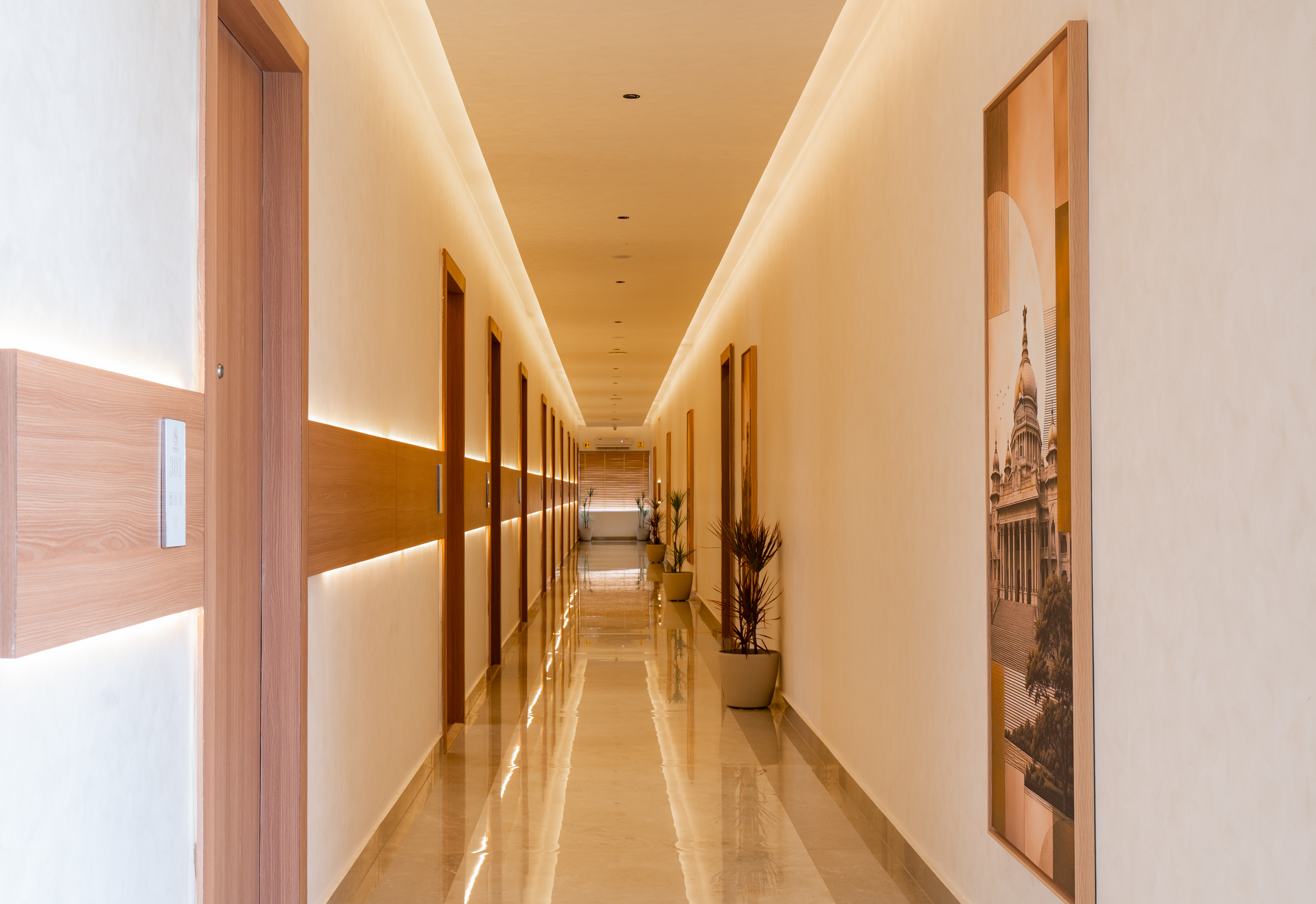 Savian Suites Azure | Premium Room with Balcony in a Business Hotel in Chikkajala, Close to Major Restaurants, Bars & Clubs — photo 10