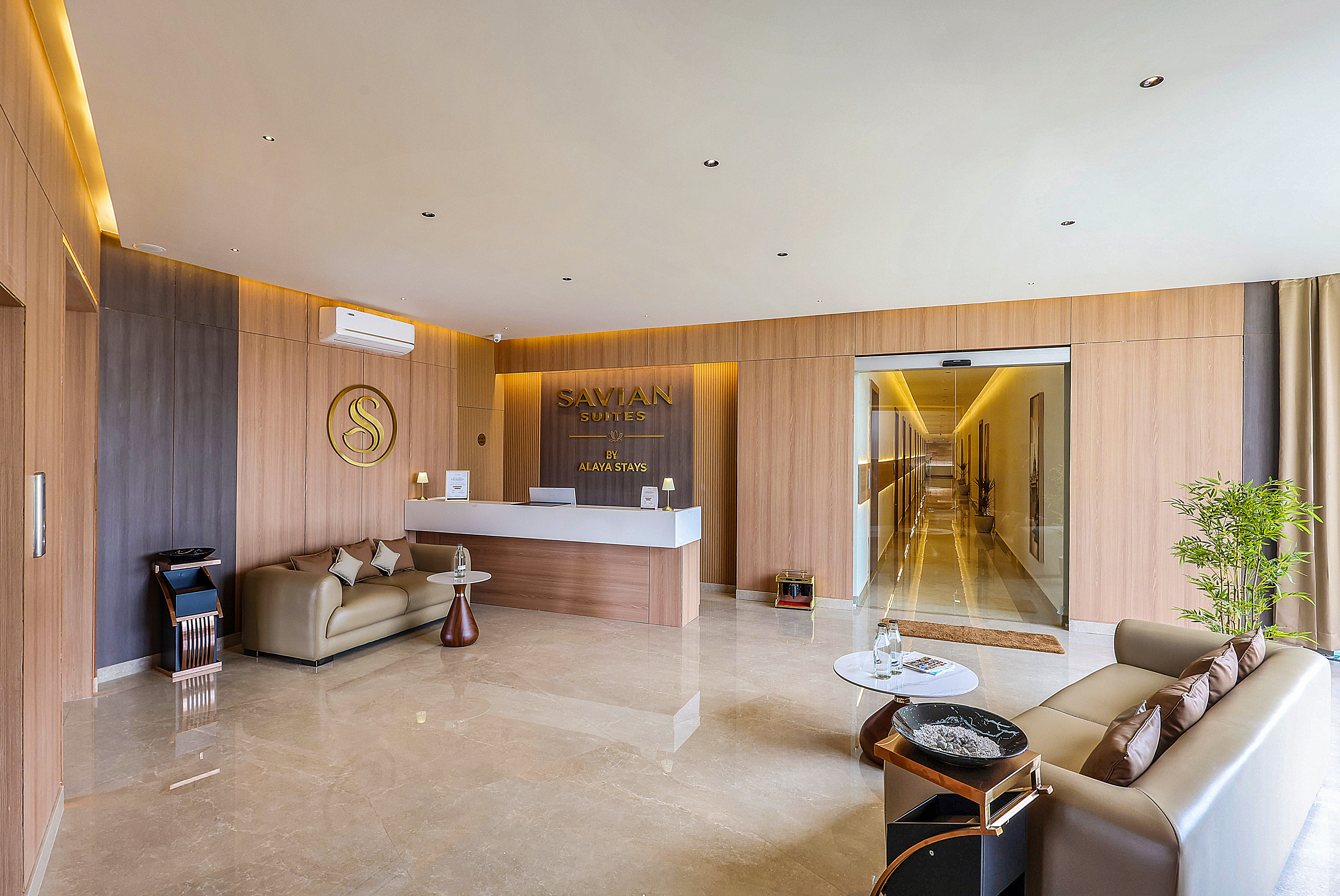Savian Suites Azure | Premium Room with Balcony in a Business Hotel in Chikkajala, Close to Major Restaurants, Bars & Clubs — photo 16