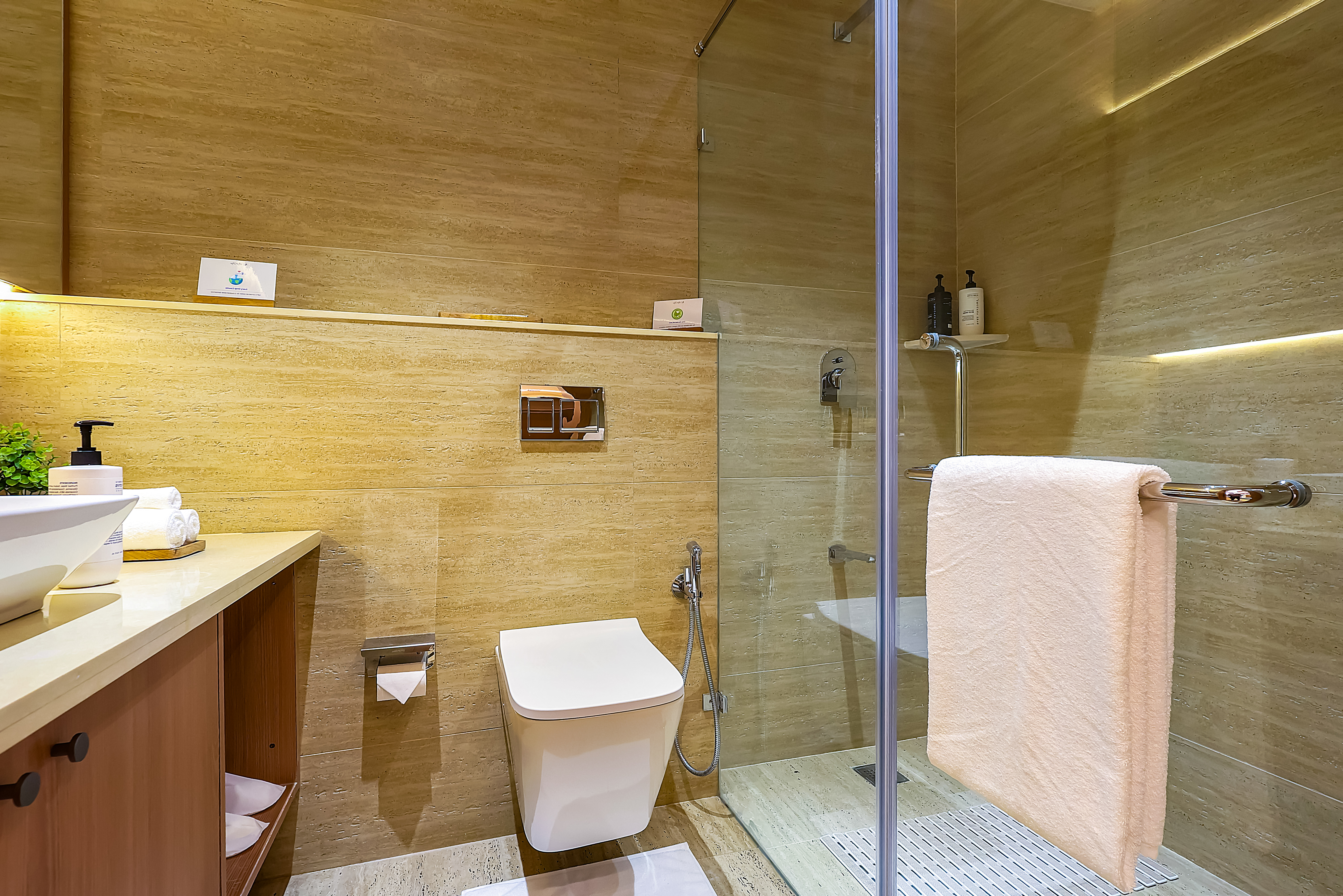 Savian Suites Azure | Premium Room with Balcony in a Business Hotel in Chikkajala, Close to Major Restaurants, Bars & Clubs — photo 7