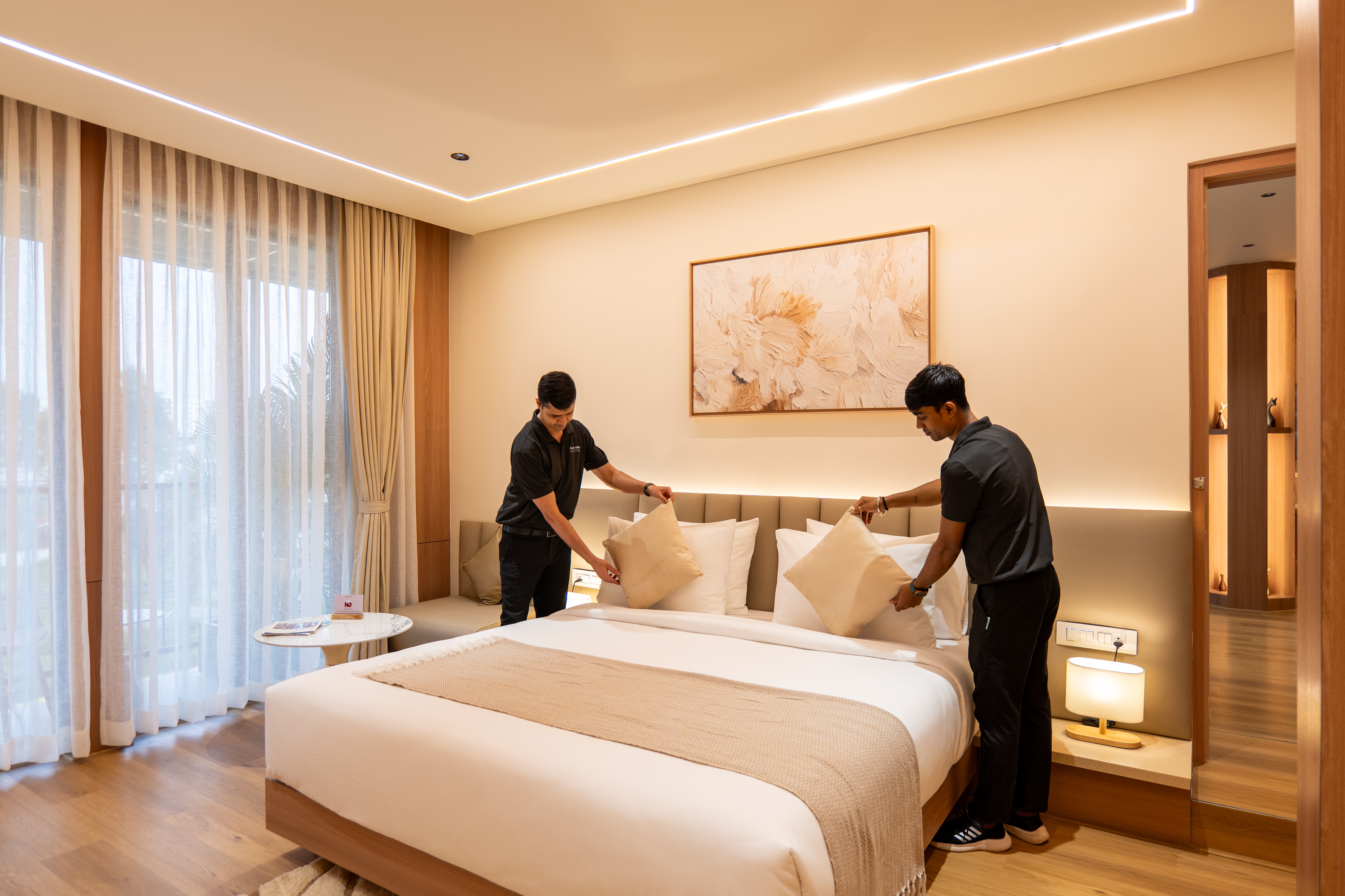 Savian Suites Azure | Premium Room with Balcony in a Business Hotel in Chikkajala, Close to Major Restaurants, Bars & Clubs — photo 9